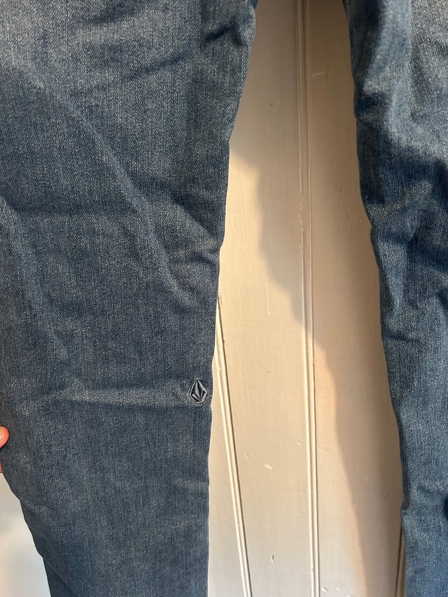 Volcom 29 light wash slim straight leg jeans