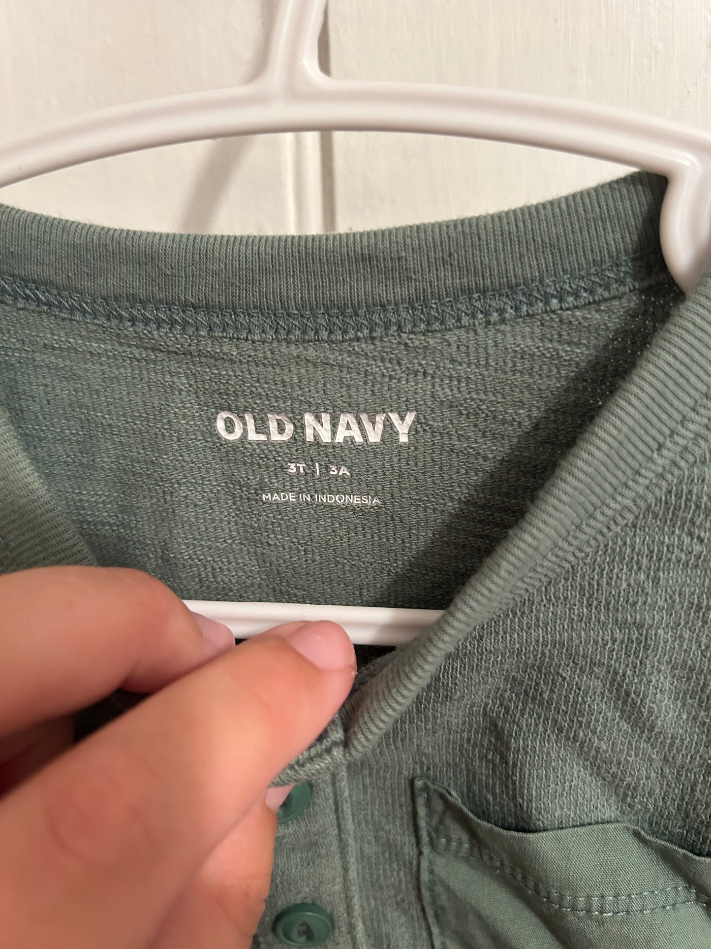 Old navy 3t green tshirt