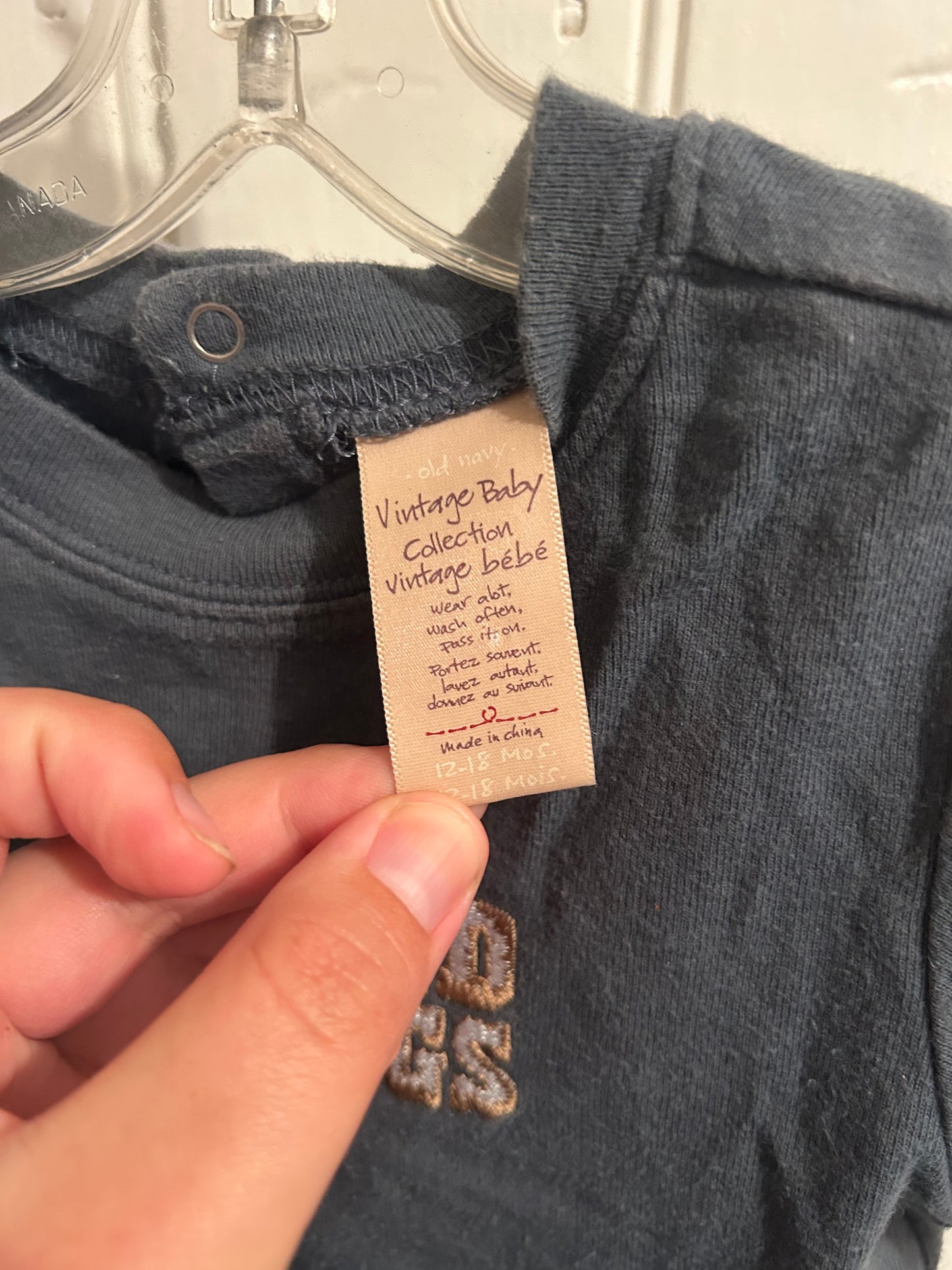 Old navy 12/18m grey wanted hugs tshirt