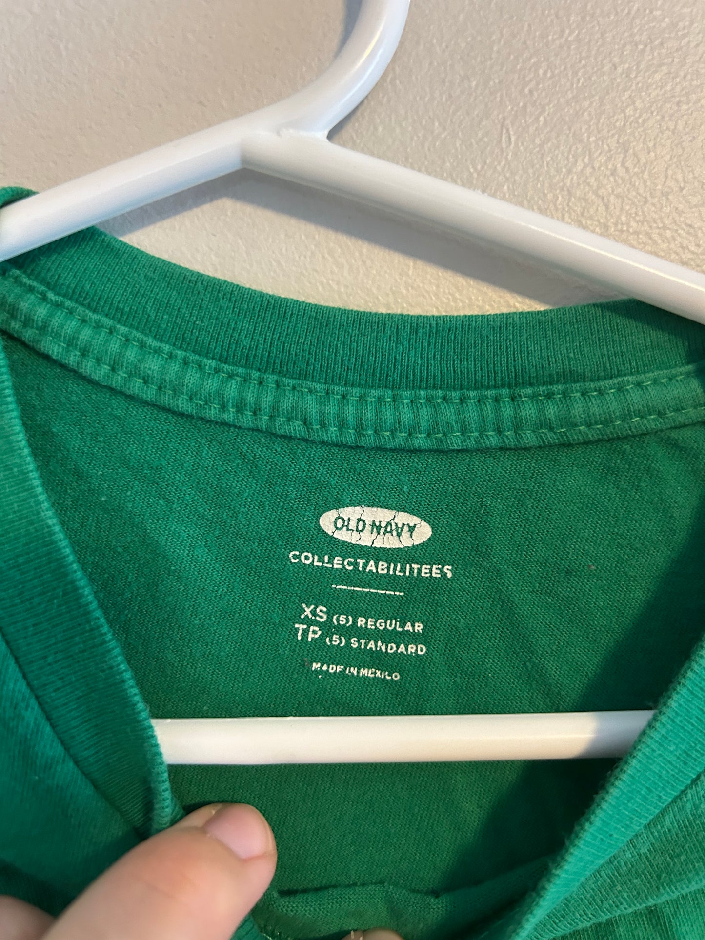 Old navy youth 5 green grinch naughty graphic T-shirt