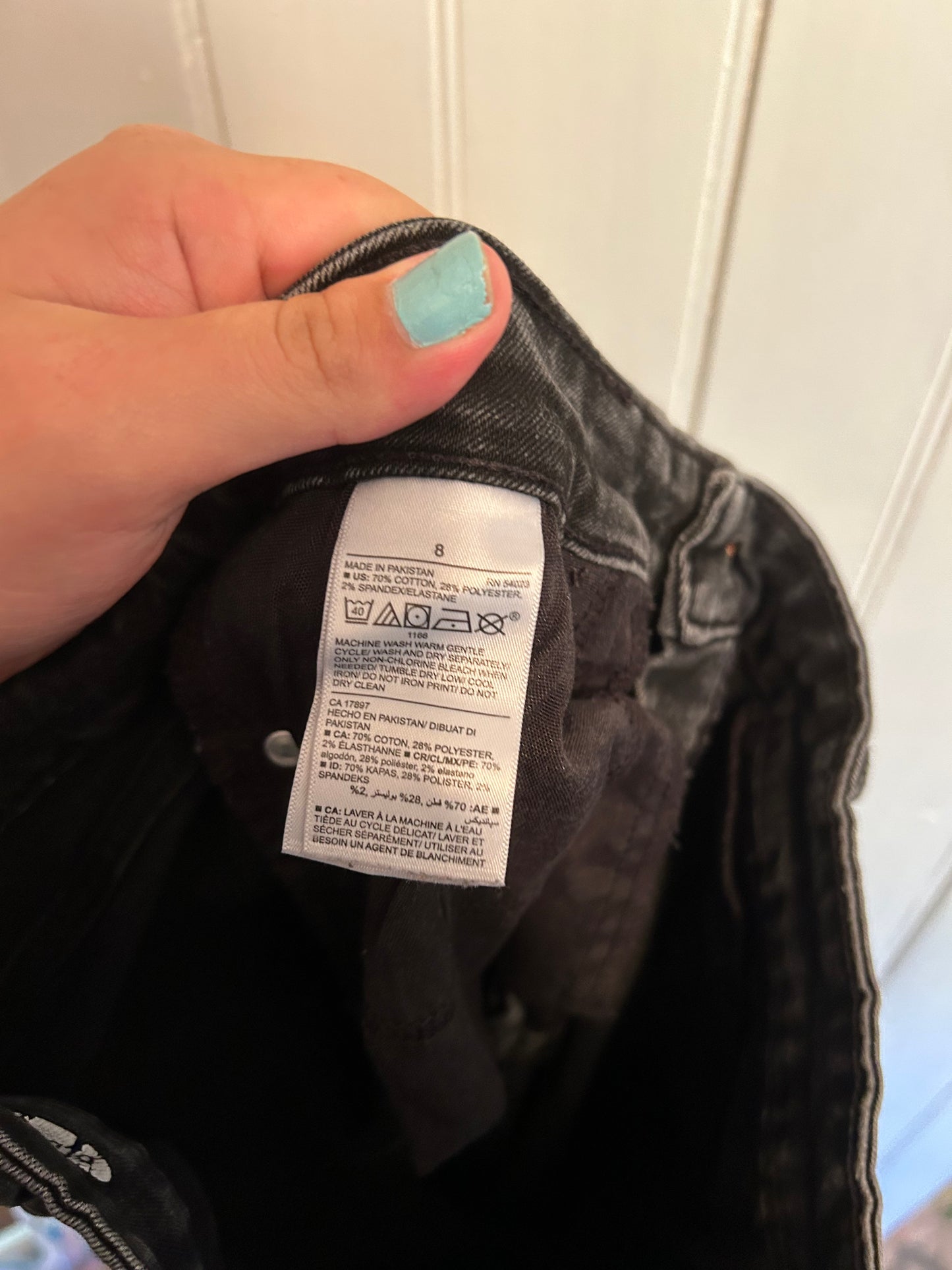 Old navy 8 black distressed skinny jeans