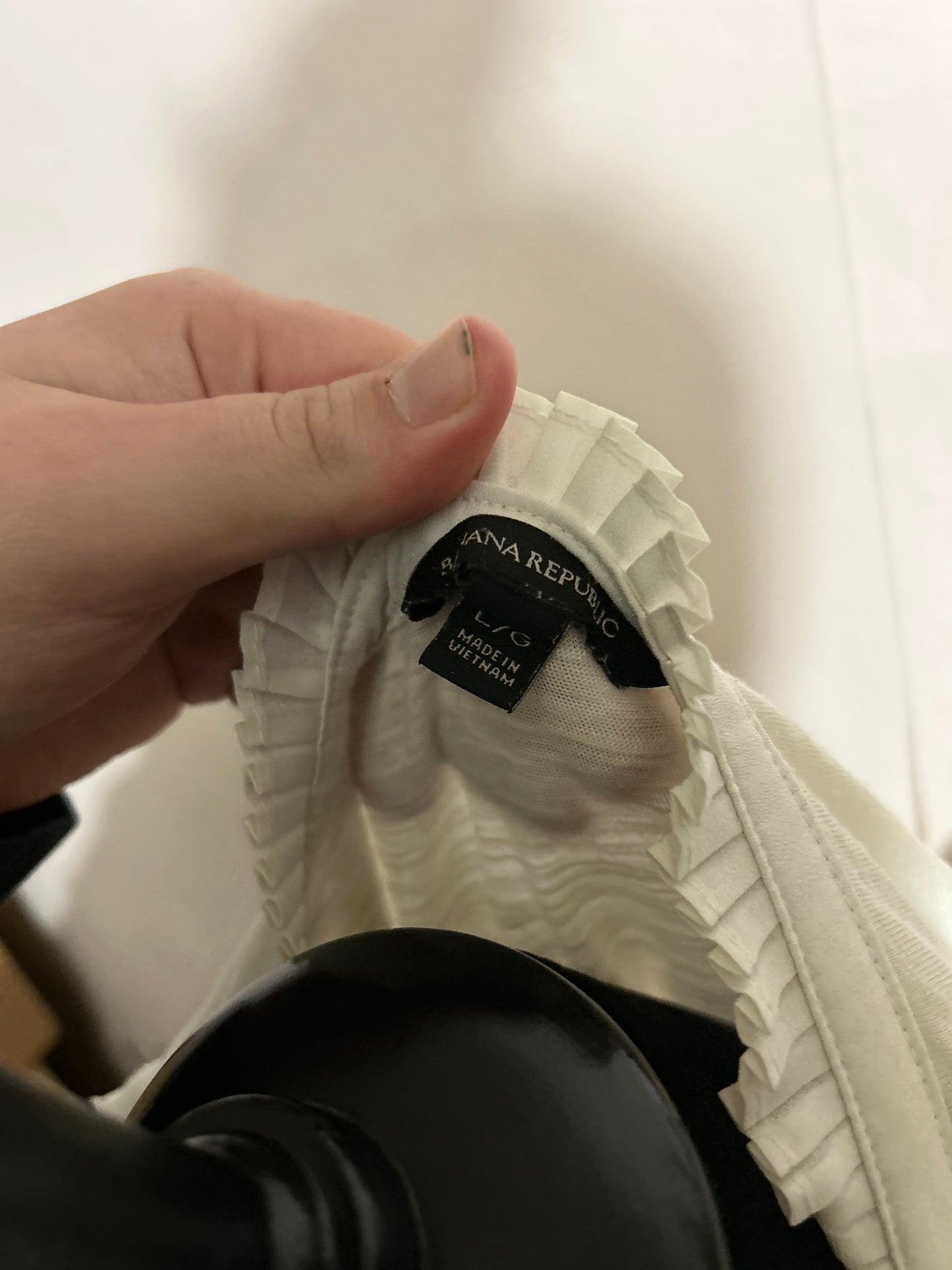 Banana republic large white ruffle blouse