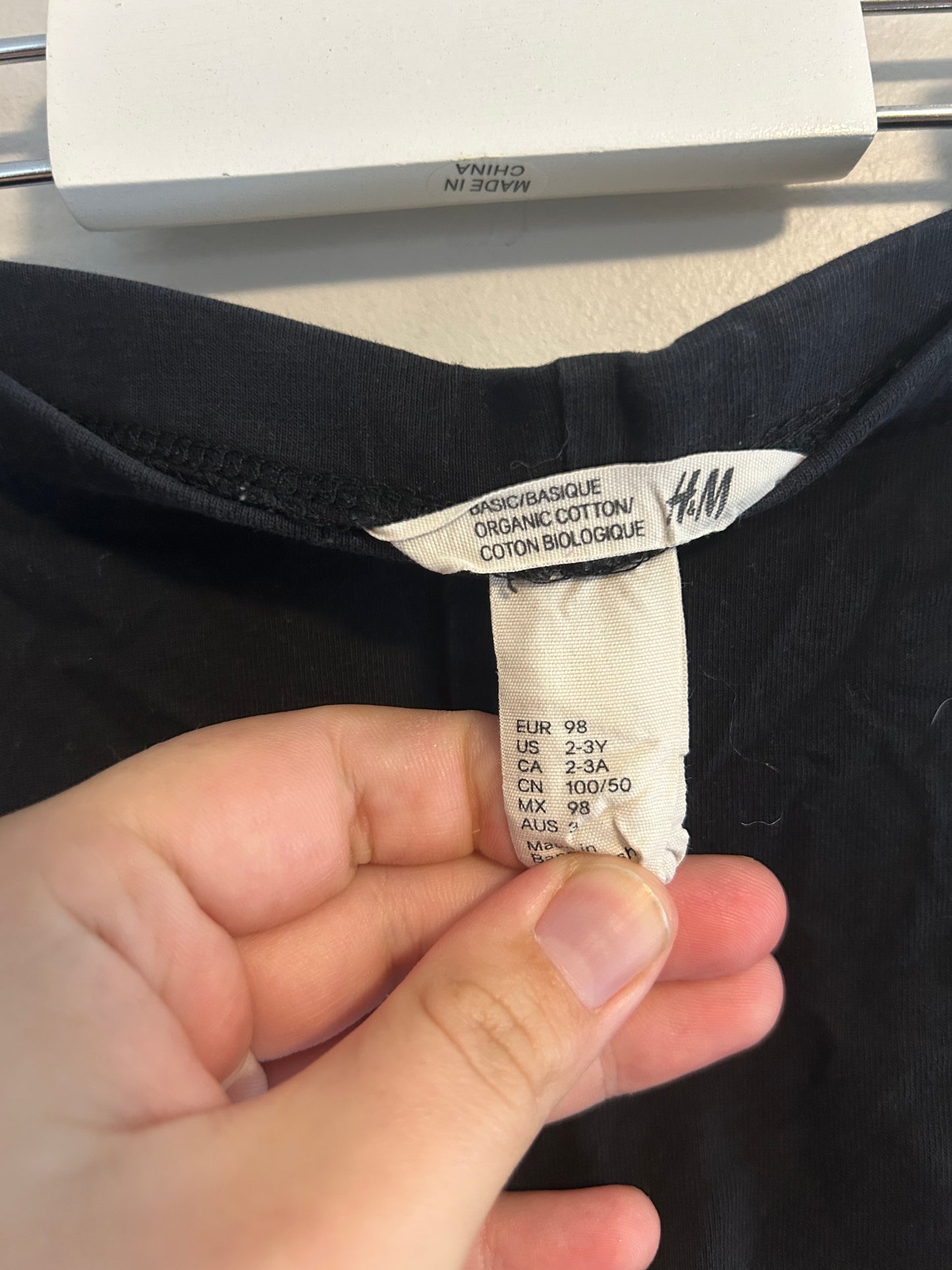 H&M 2/3t black capri leggings