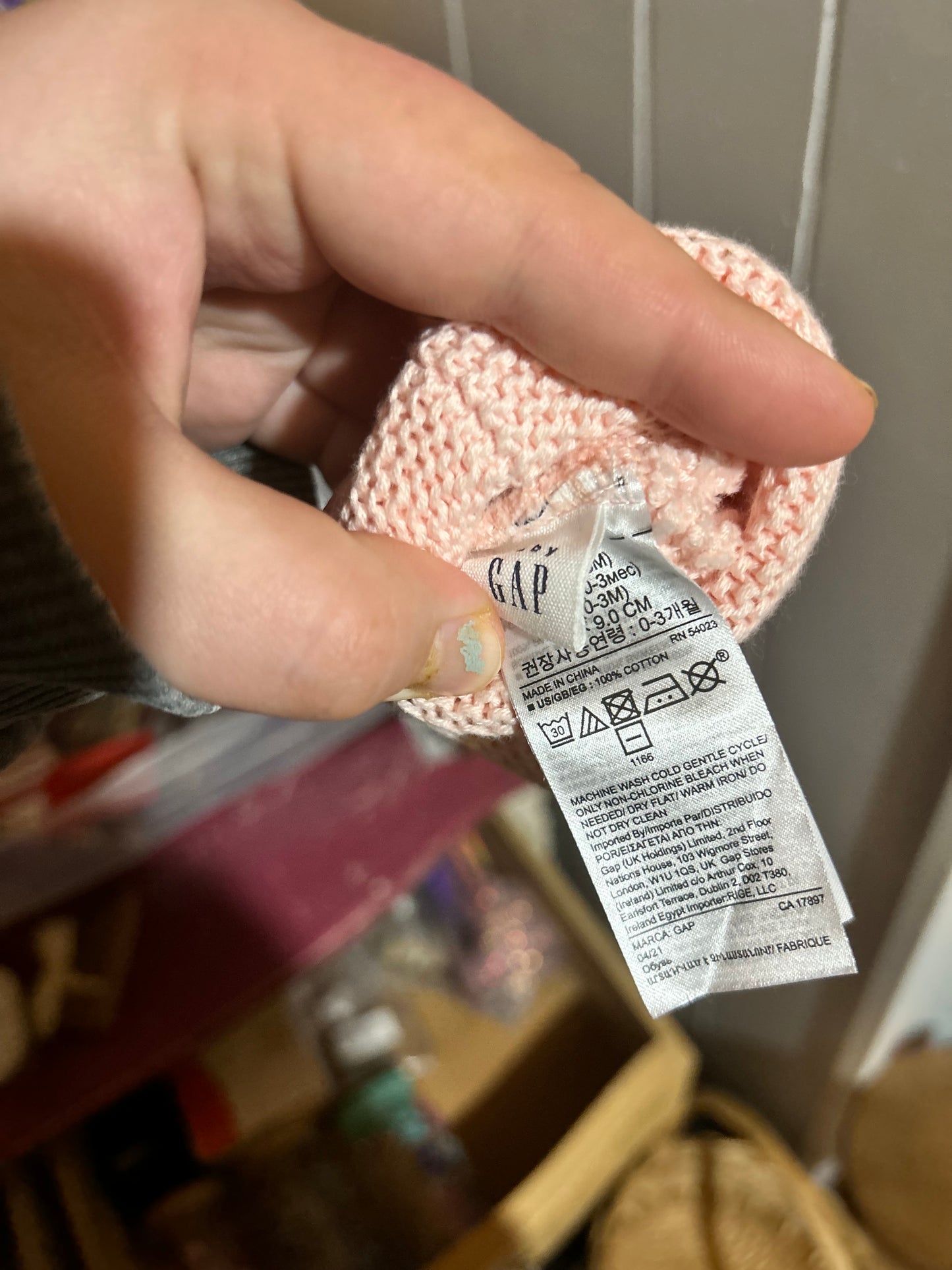 Gap 0/3m pink knit booties