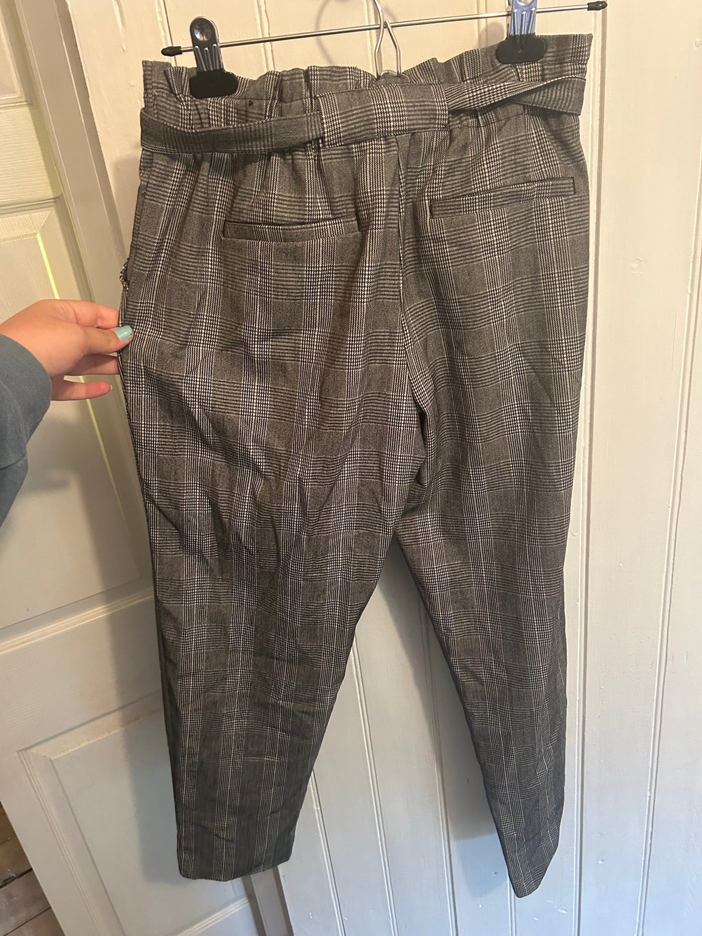 Reitmans 6 petite grey plaid paper bag pants