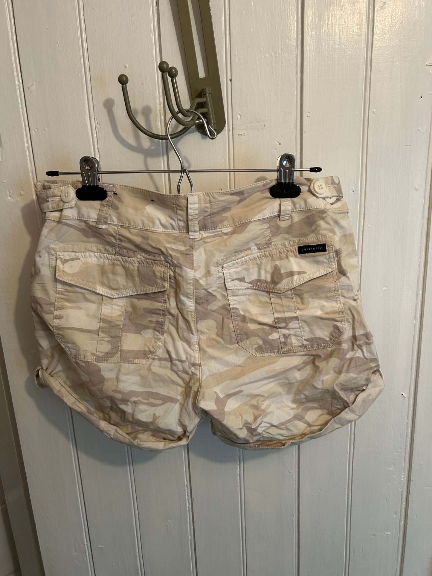 Sanctuary 29 tan camo shorts