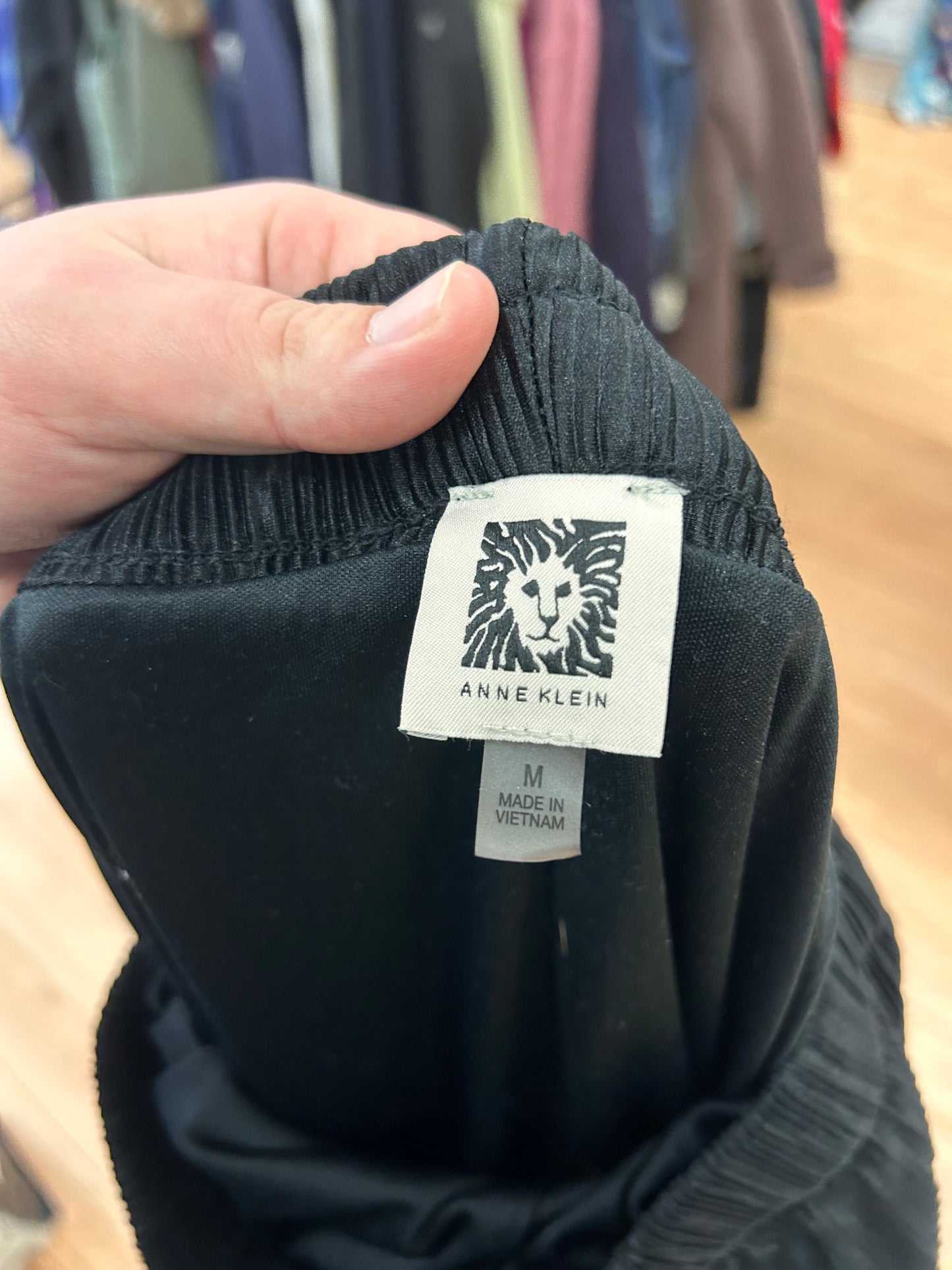 Anne Klein medium black ribbed cropped wide leg pants