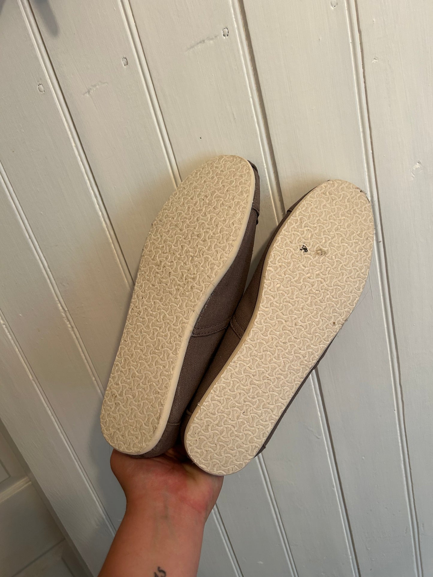 Tom’s men’s 10 grey slip on shoes