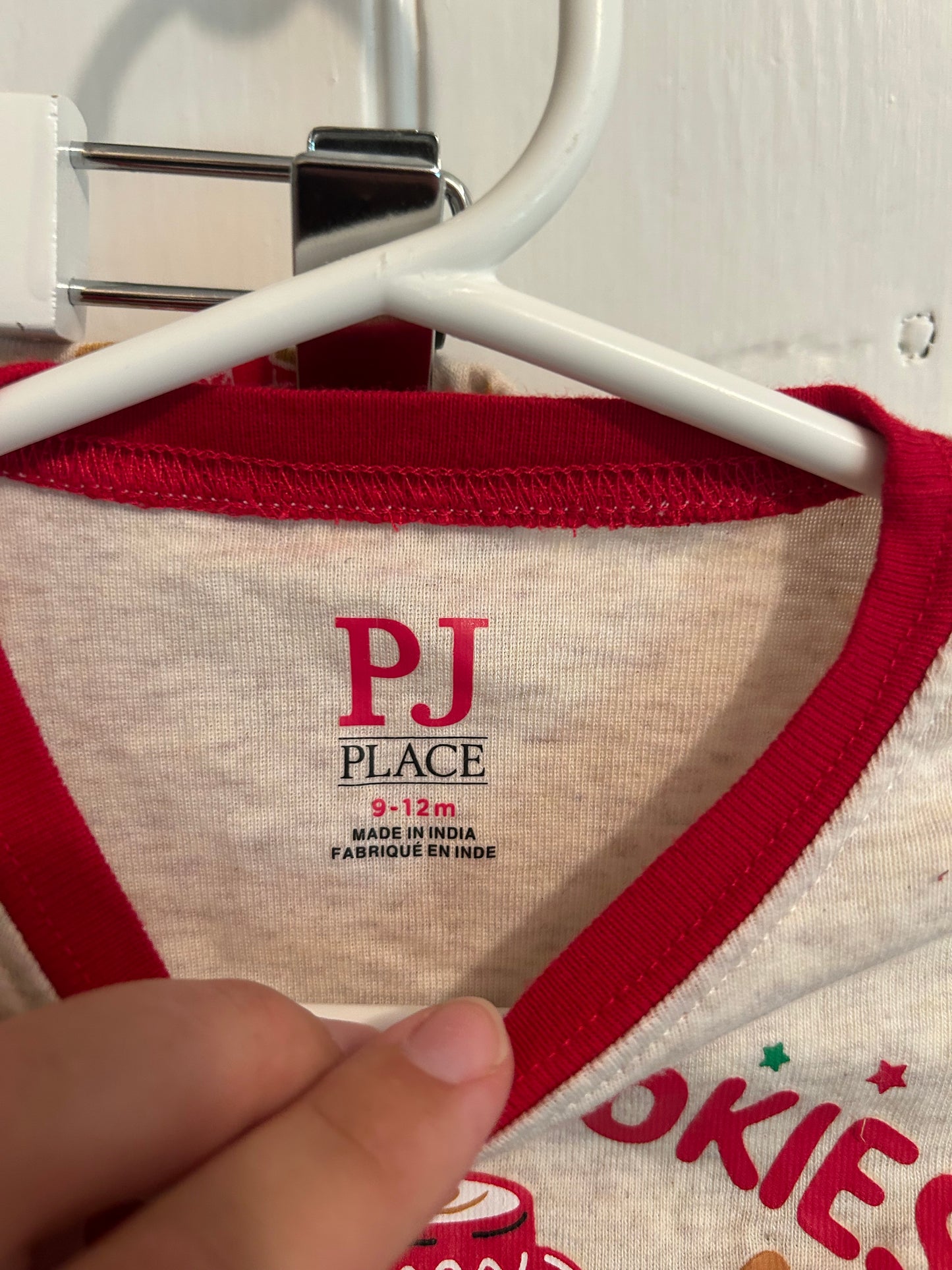 The children’s place 9/12m Santa’s cookies pj set