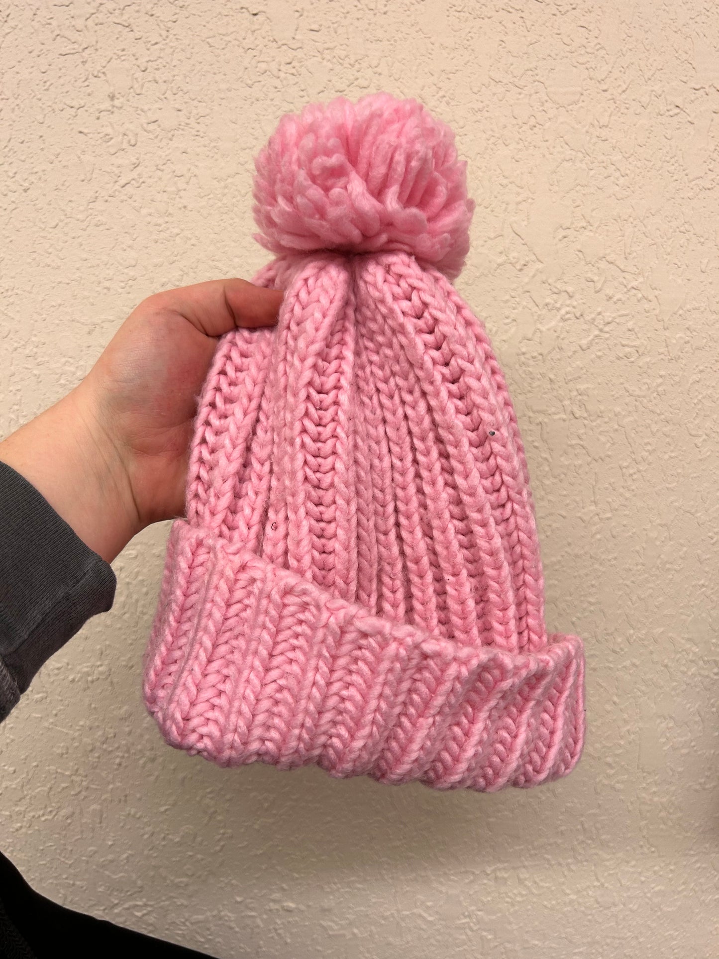 Women’s pink knit Pom hat