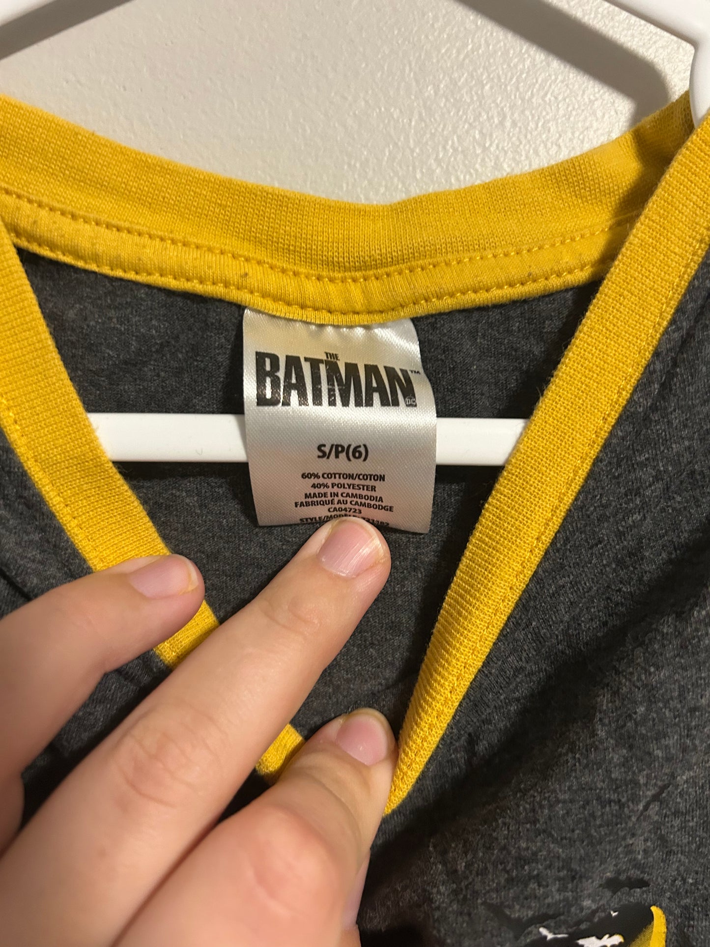 Batman boys 6 grey & yellow tank top