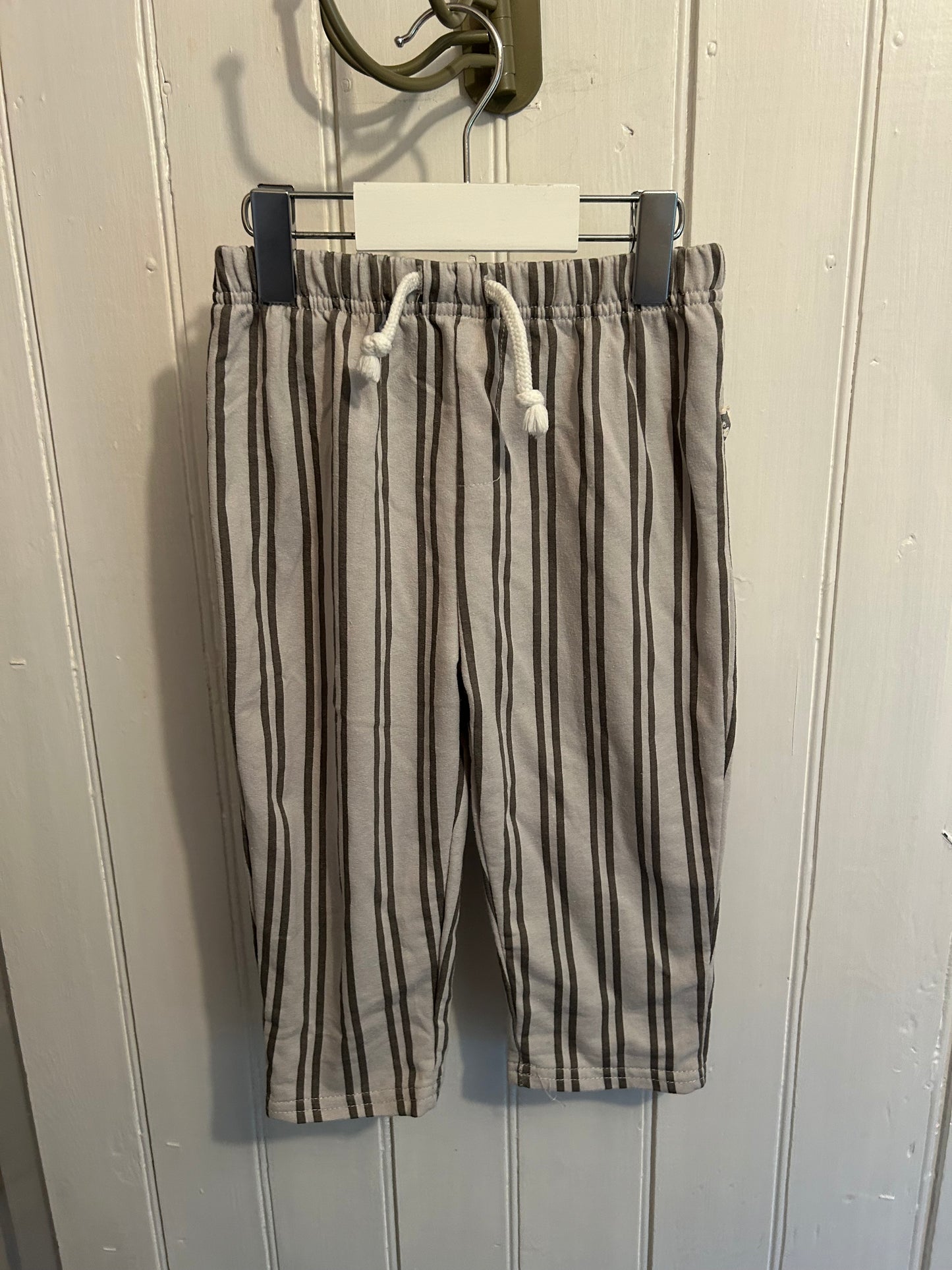 Rabbit & bear 24m grey & white striped pants