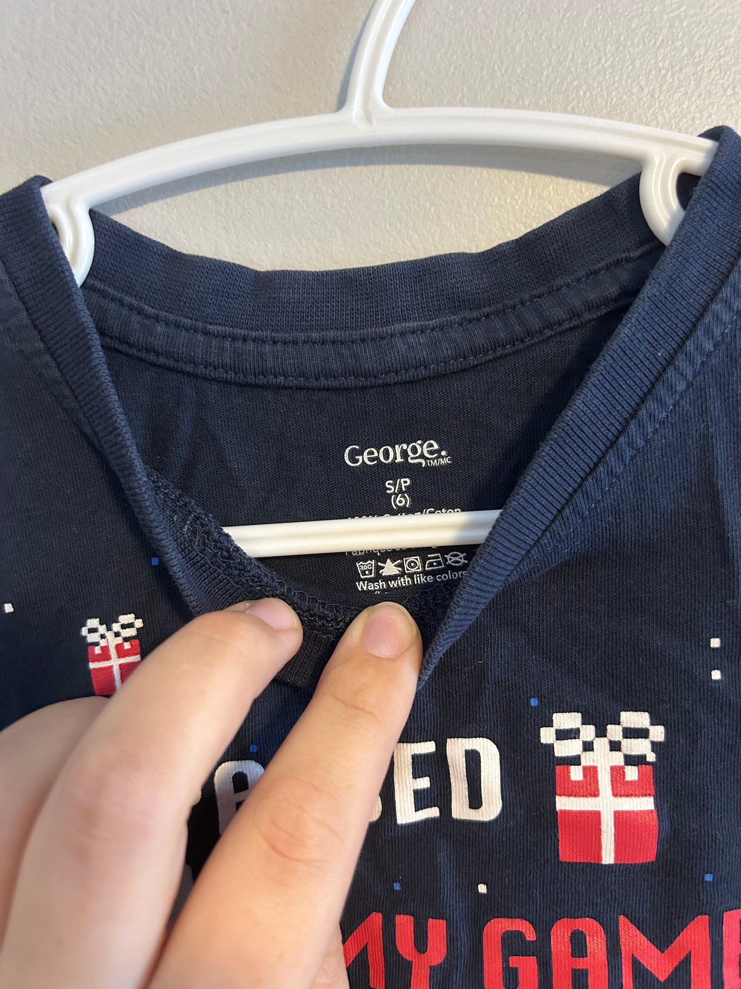 George 6 paused my game christmas graphic T-shirt