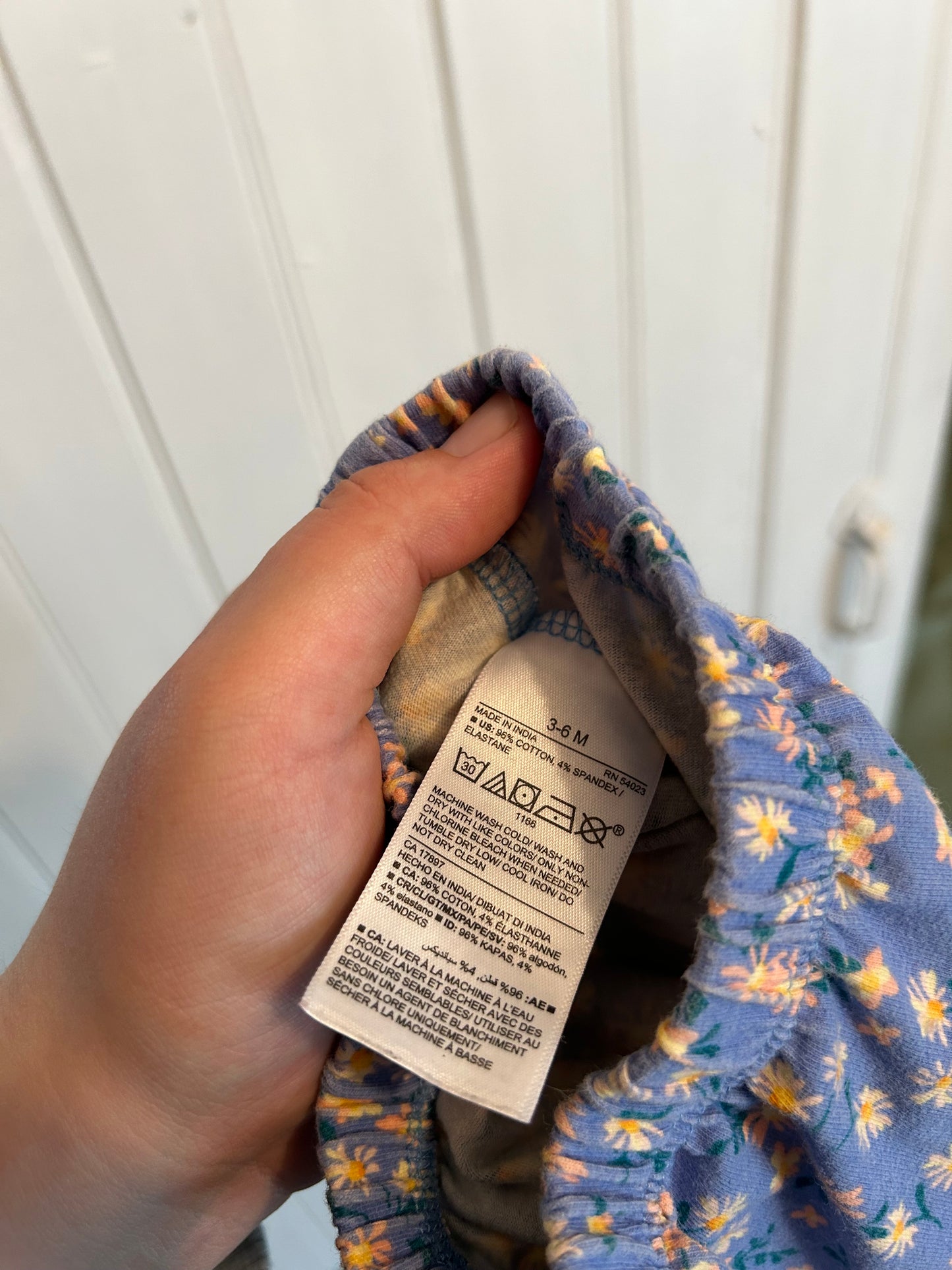 Old navy 3/6m blue daisy pants
