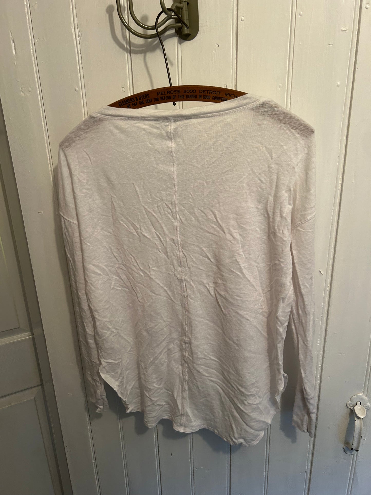 Banana republic small white long sleeve vneck top