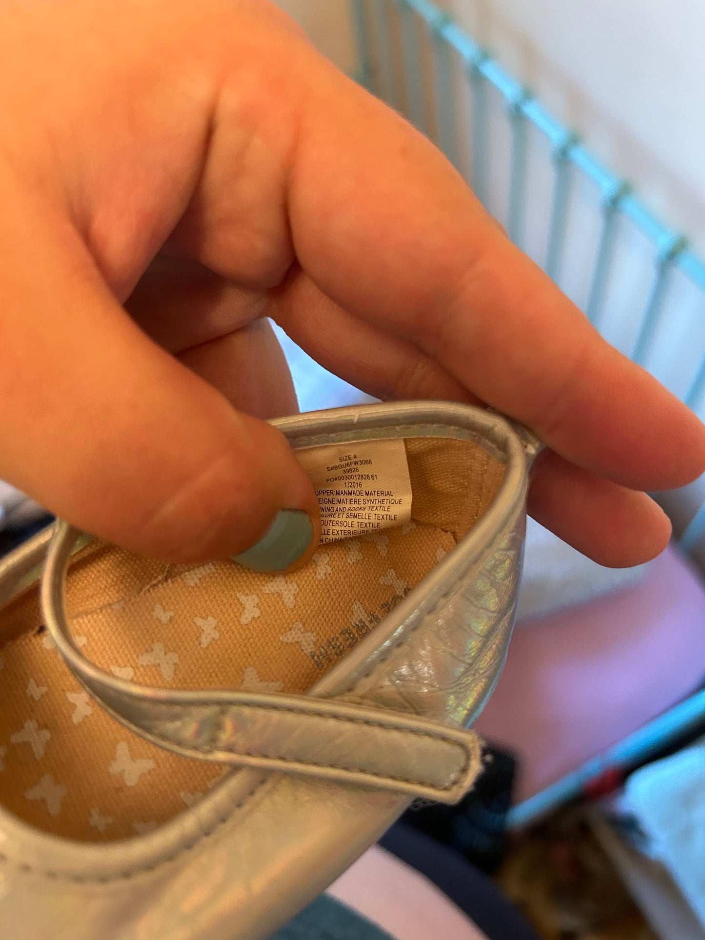 Joe fresh 4 silver flat shoes