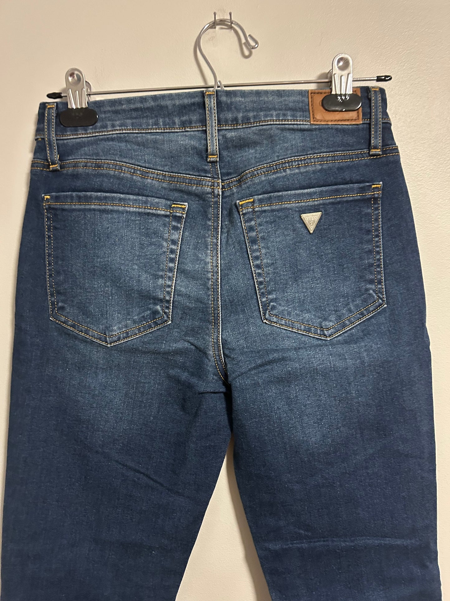 NEW Guess 26 medium wash curvy skinny jeans