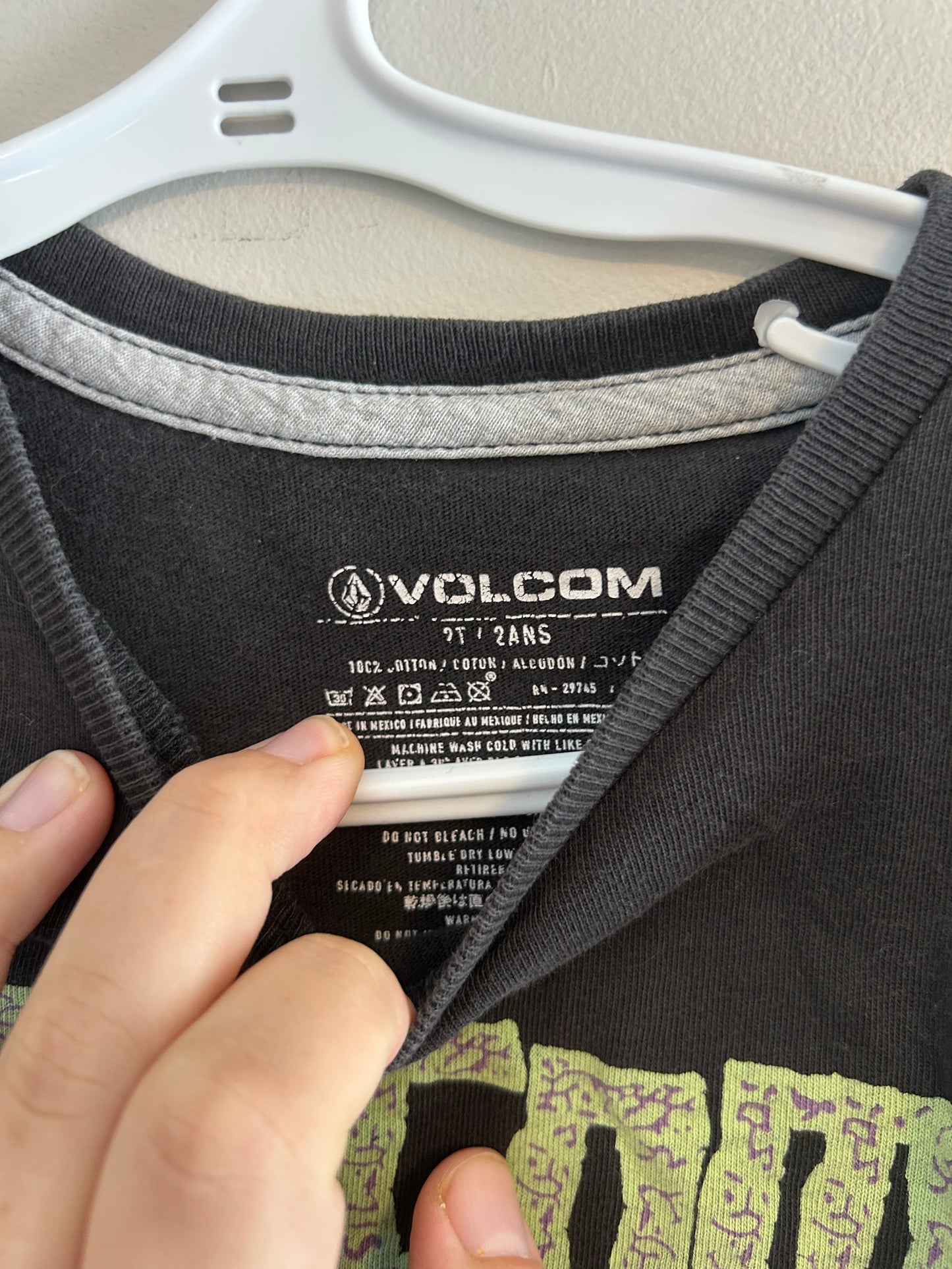 Volcom 2t grey & green graphic T-shirt