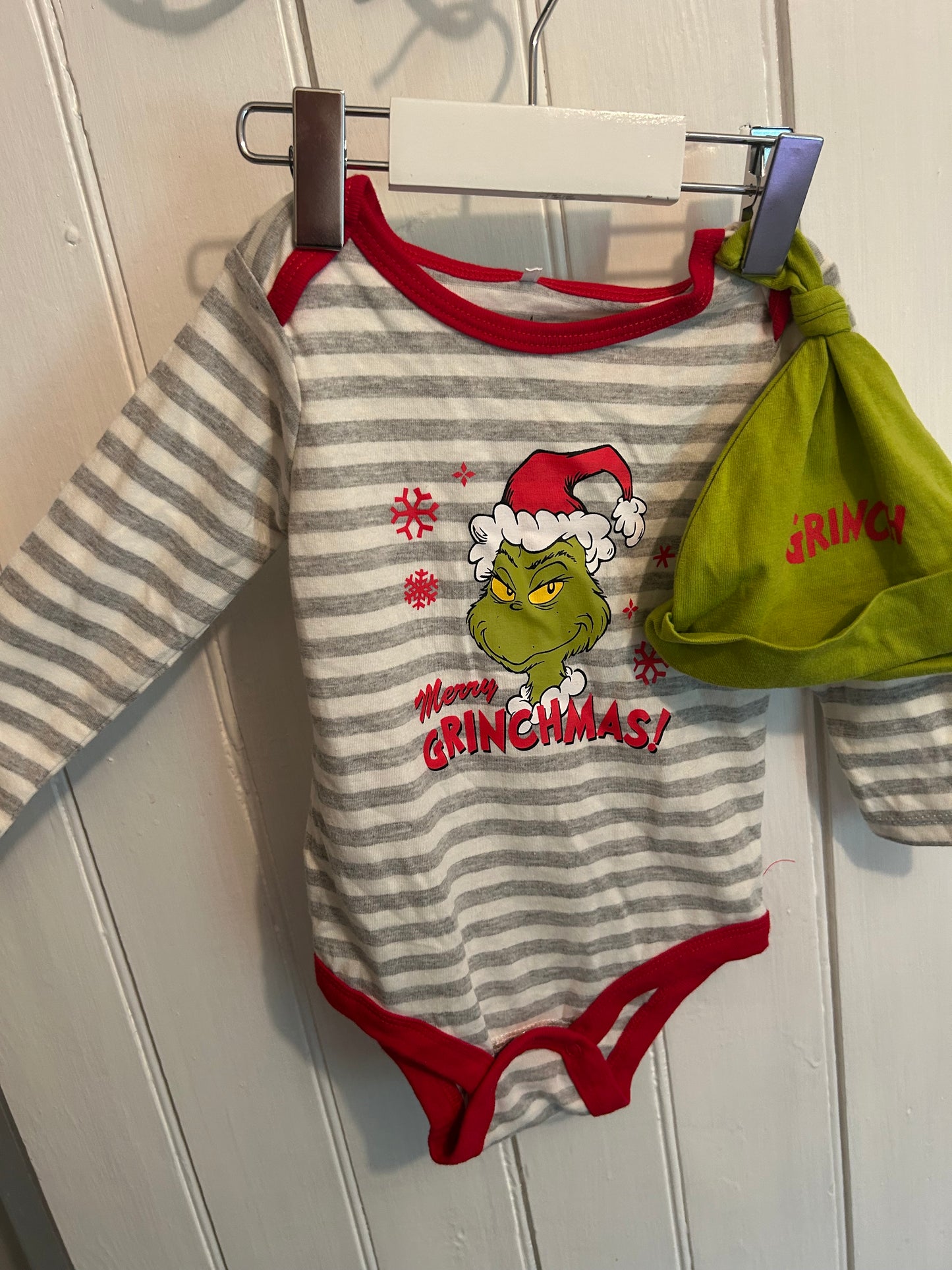 Grinch 6/12m striped onesie & hat set