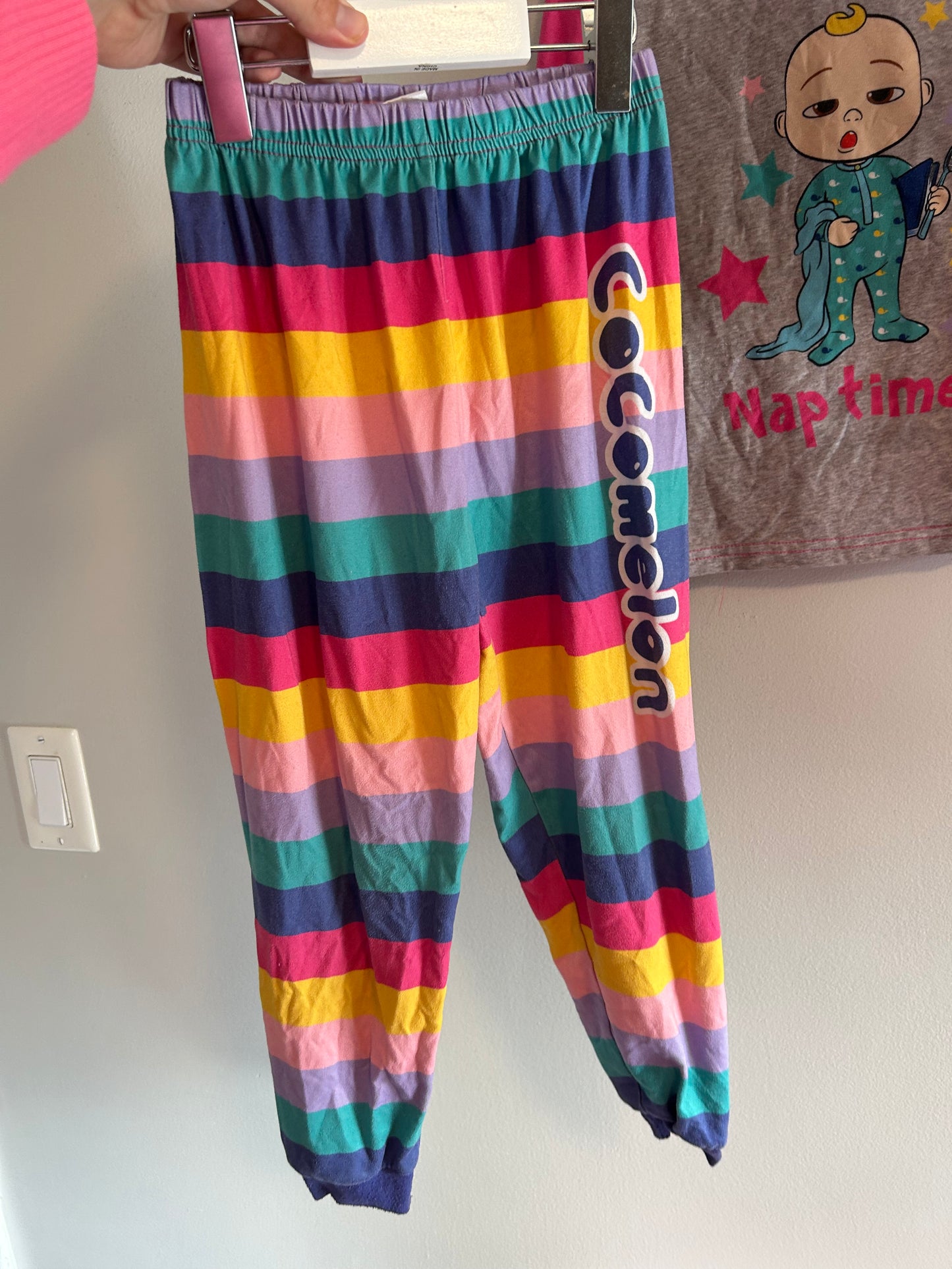 Cocomelon 5t rainbow 2pc sleep set