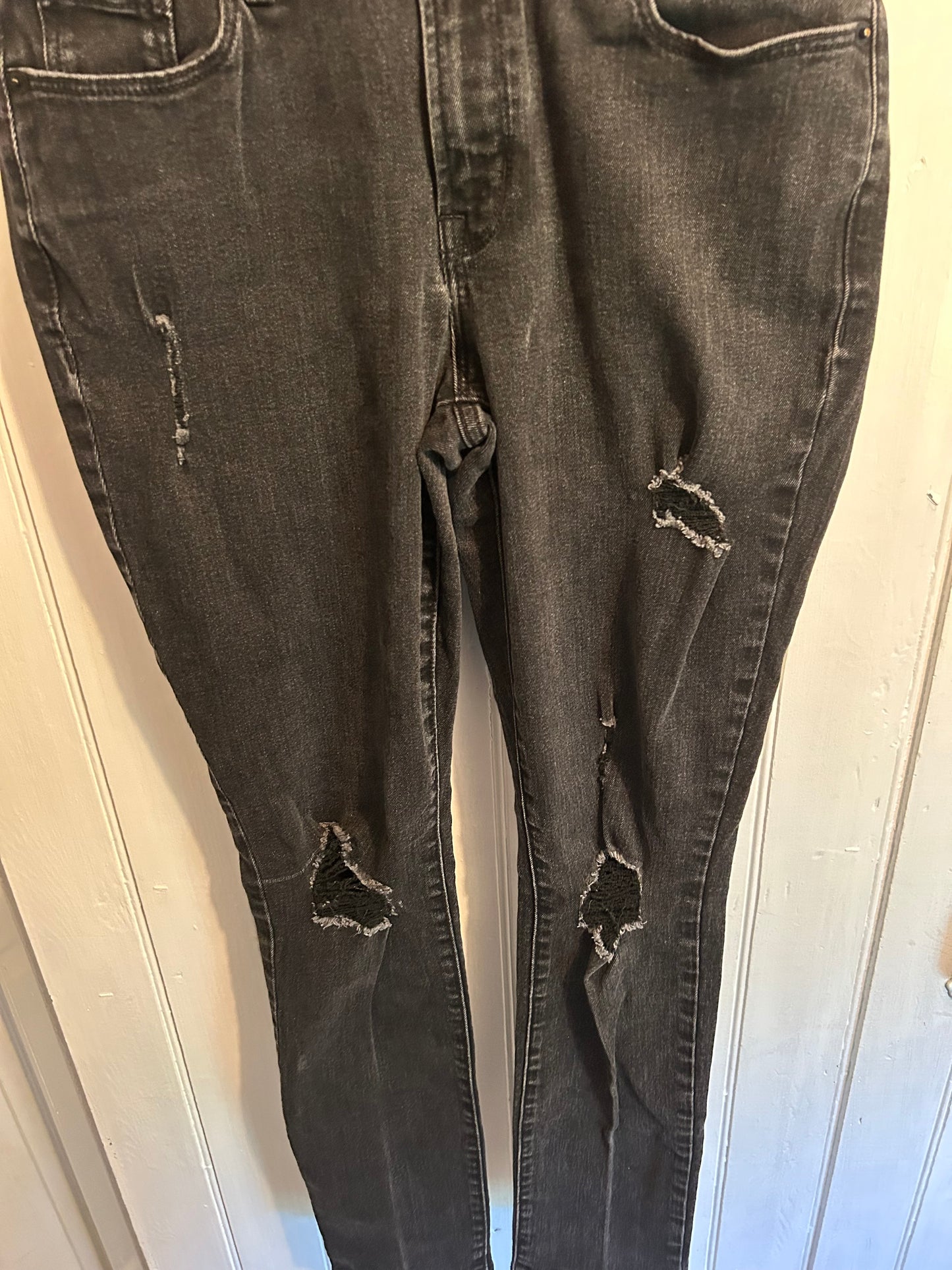 Old navy 8 black distressed skinny jeans