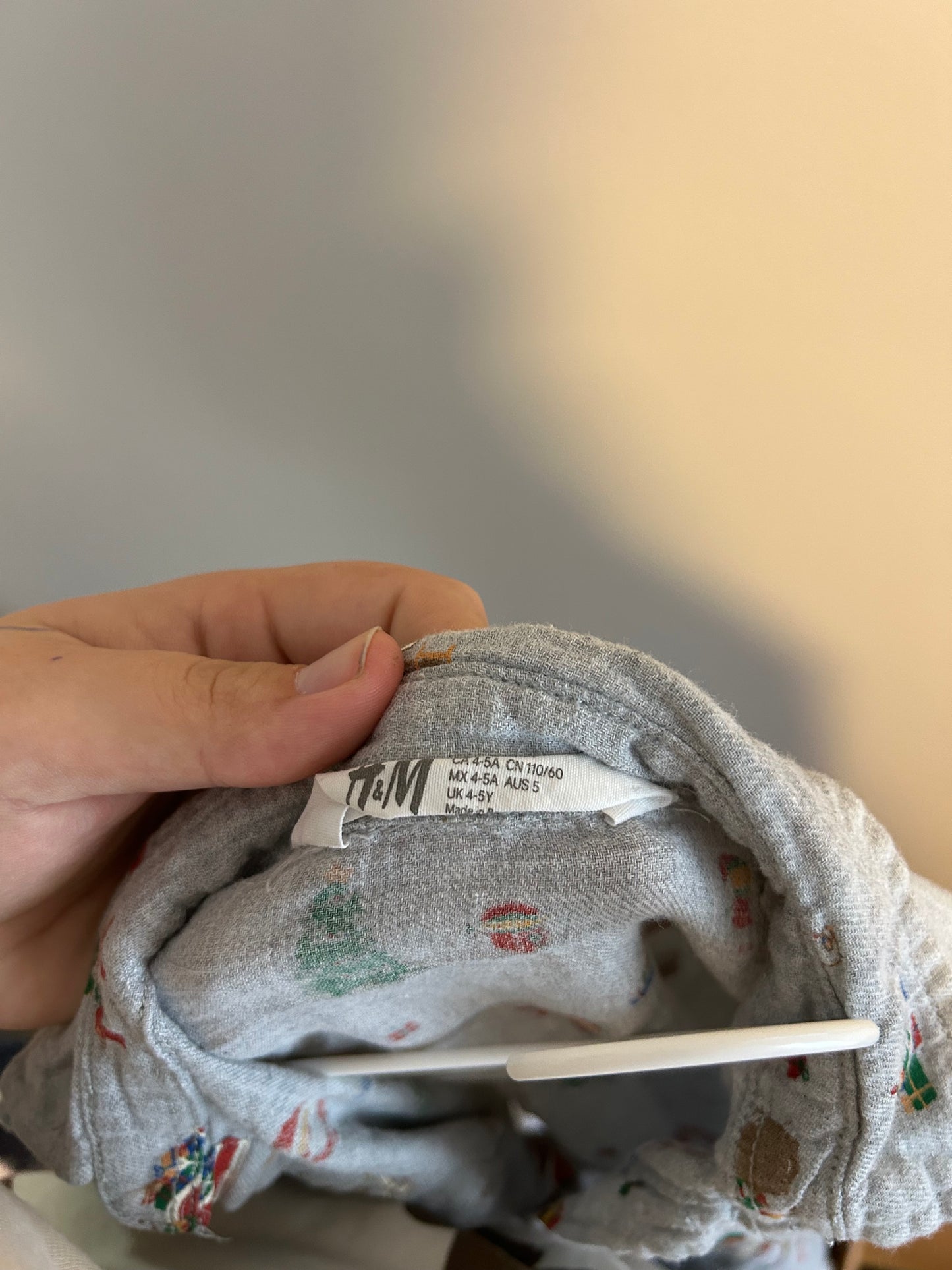 H&M 4/5 Christmas button up shirt