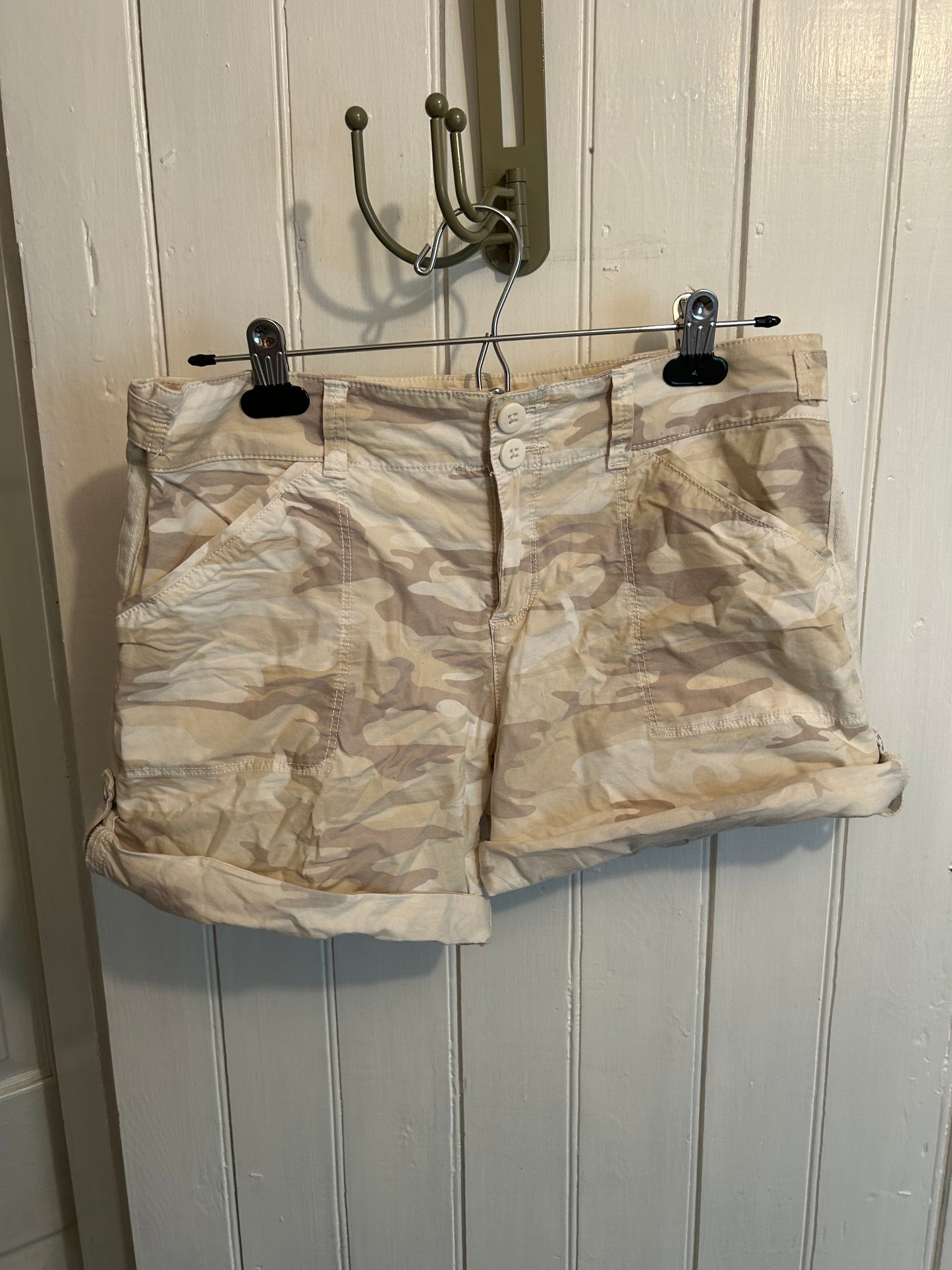 Sanctuary 29 tan camo shorts