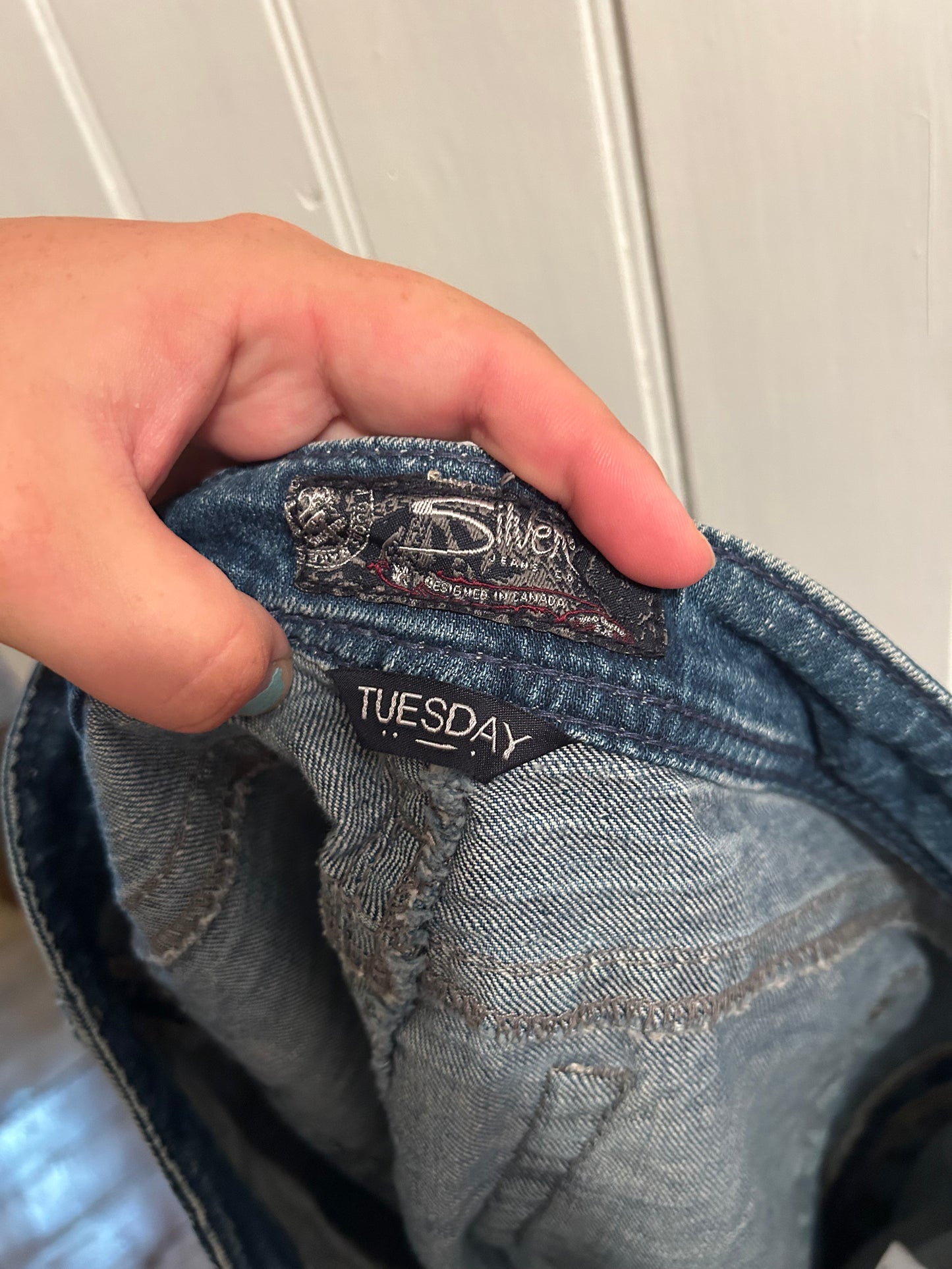 Silver jeans women’s 29 medium wash Bermuda denim shorts