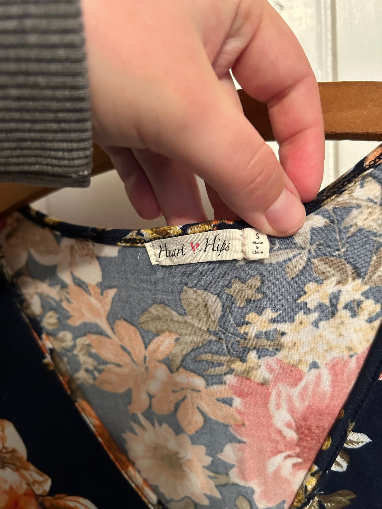 Heart & hip small blue & red floral vneck crop top