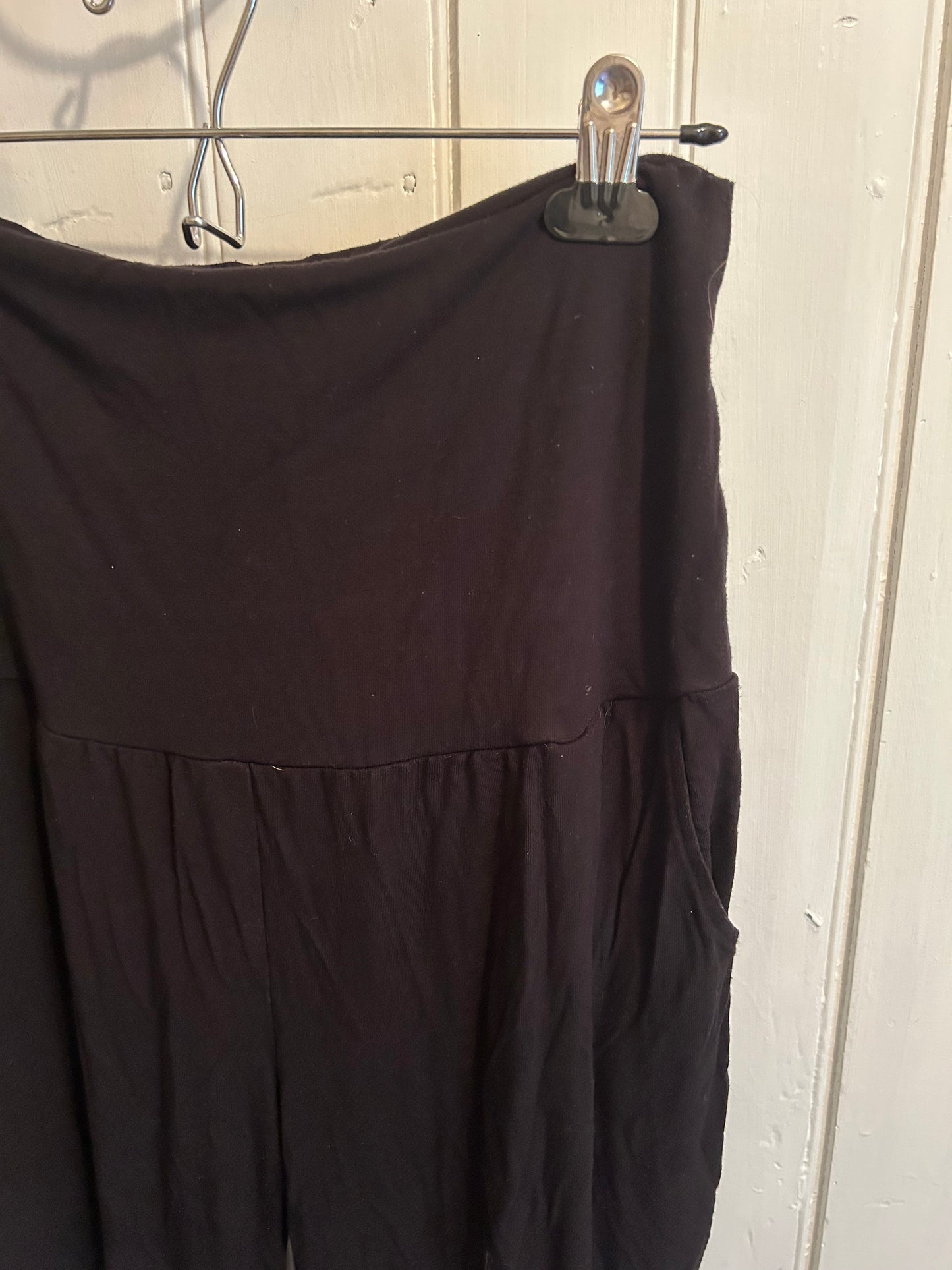 Carry large black bamboo joggers