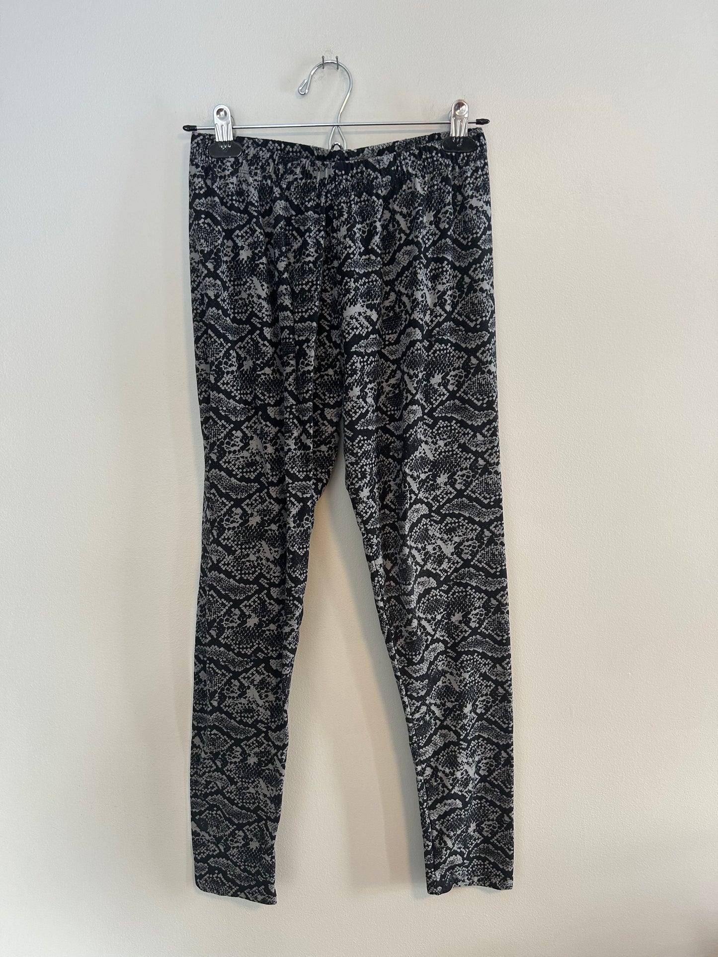 Sweetlegs plus black snake print  leggings