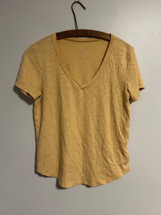 American eagle small yellow tshirt