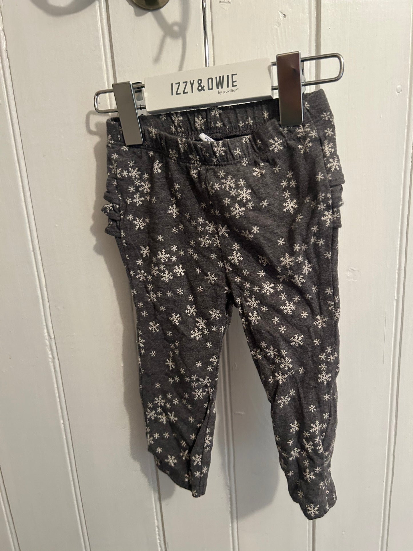 Old navy 6/12m grey snowflake ruffle bum leggings