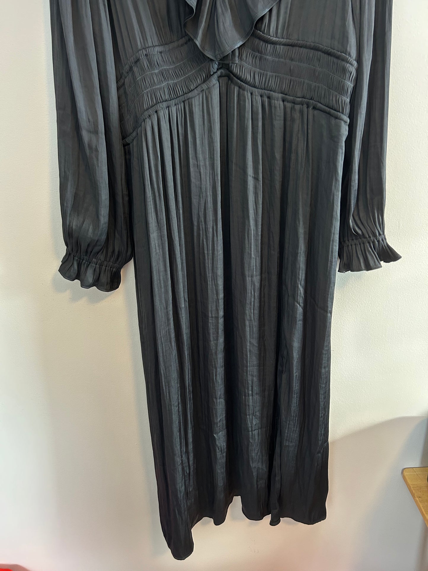 Gap xl black vneck long sleeve maxi ruffle dress
