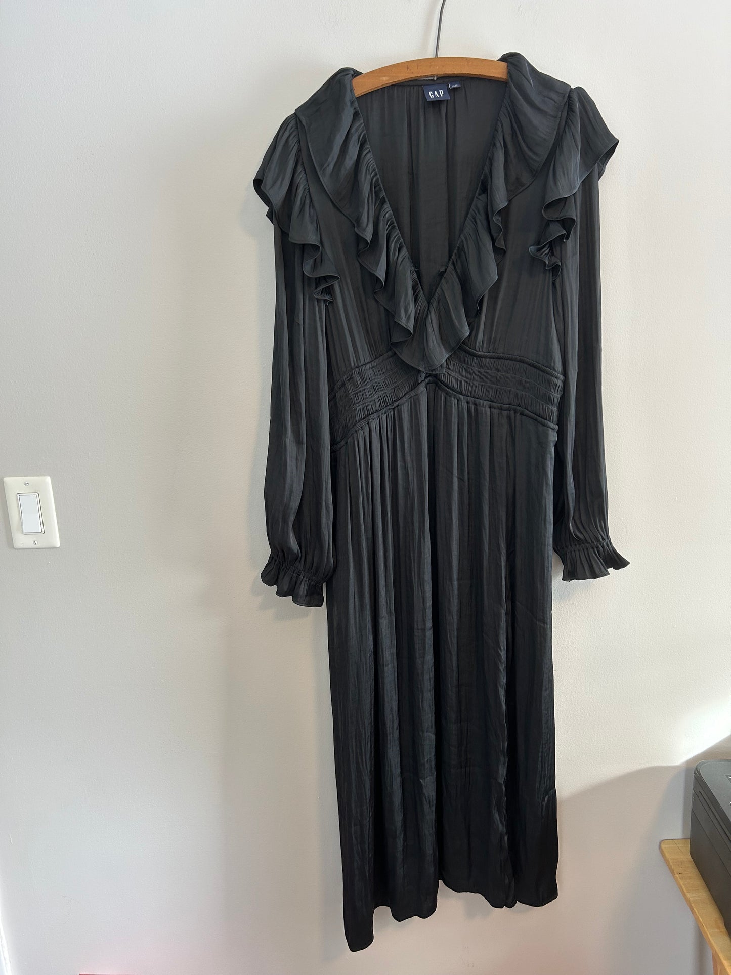 Gap xl black vneck long sleeve maxi ruffle dress