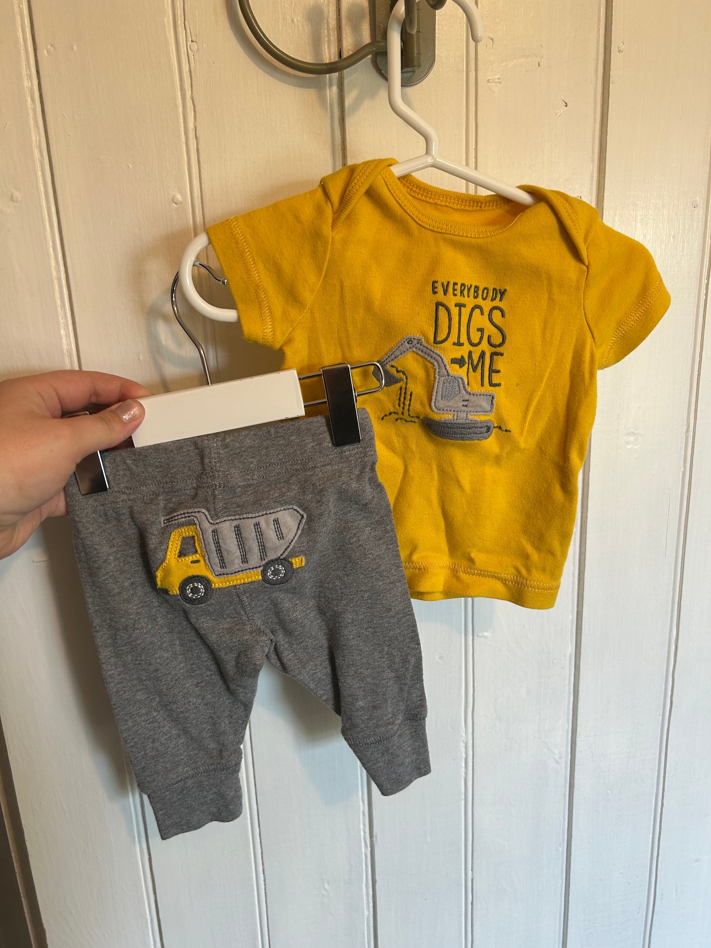 Carters 0/3m yellow & grey construction set