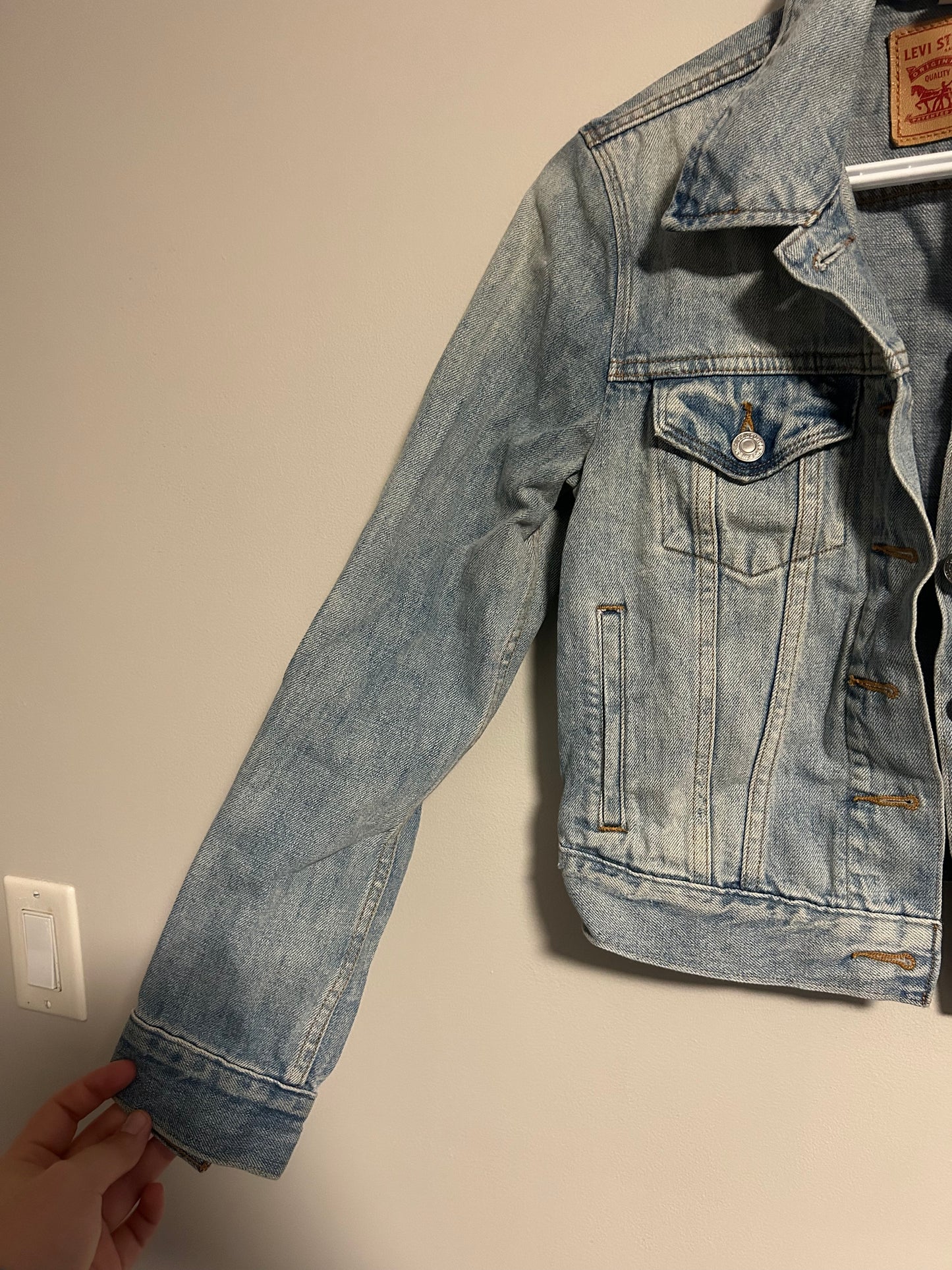 Levi women’s small light wash denim jacket