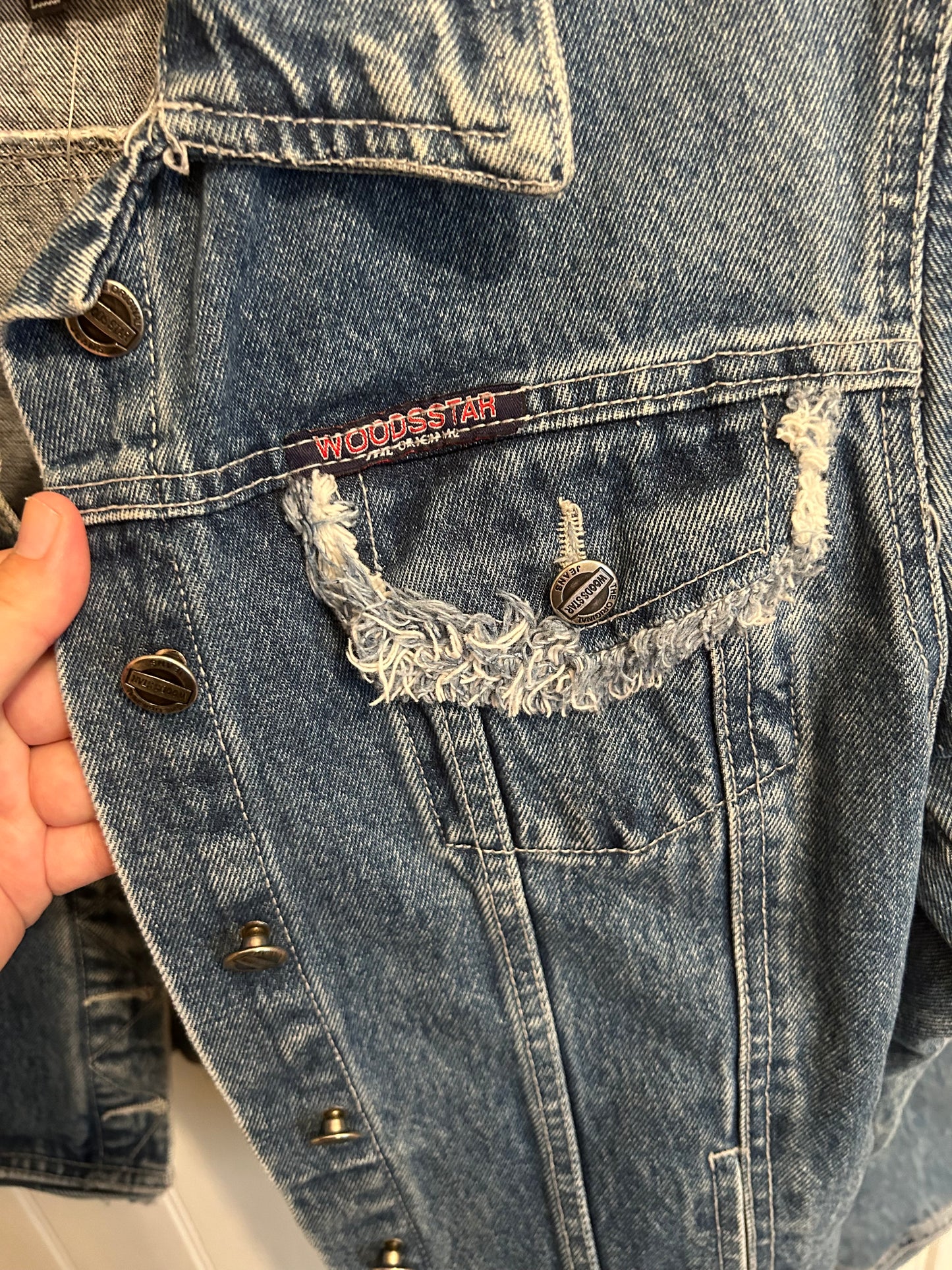 Woodstar women’s xl medium wash distressed denim jean jacket