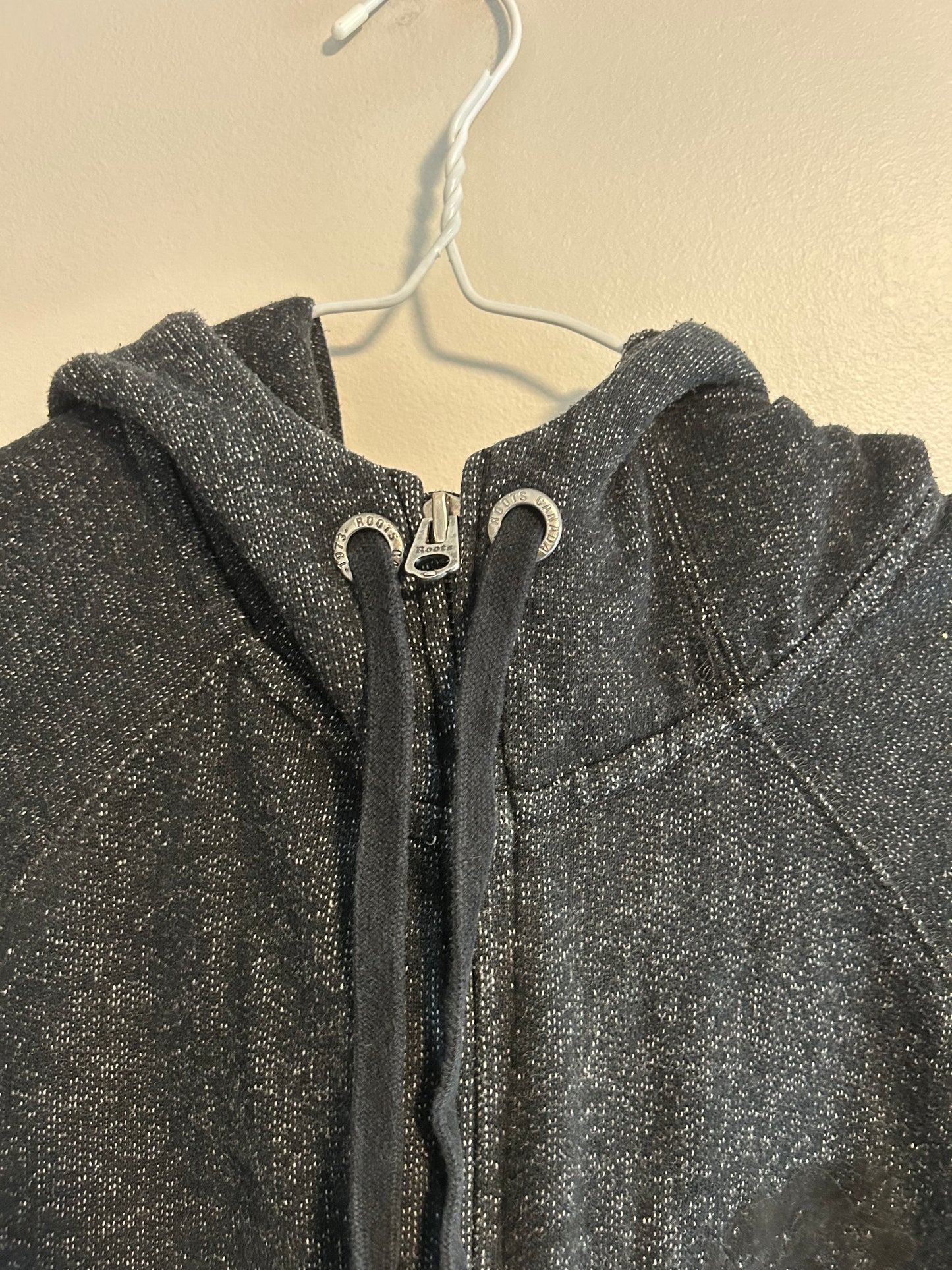 Roots women’s large black zip up hoodie sweater