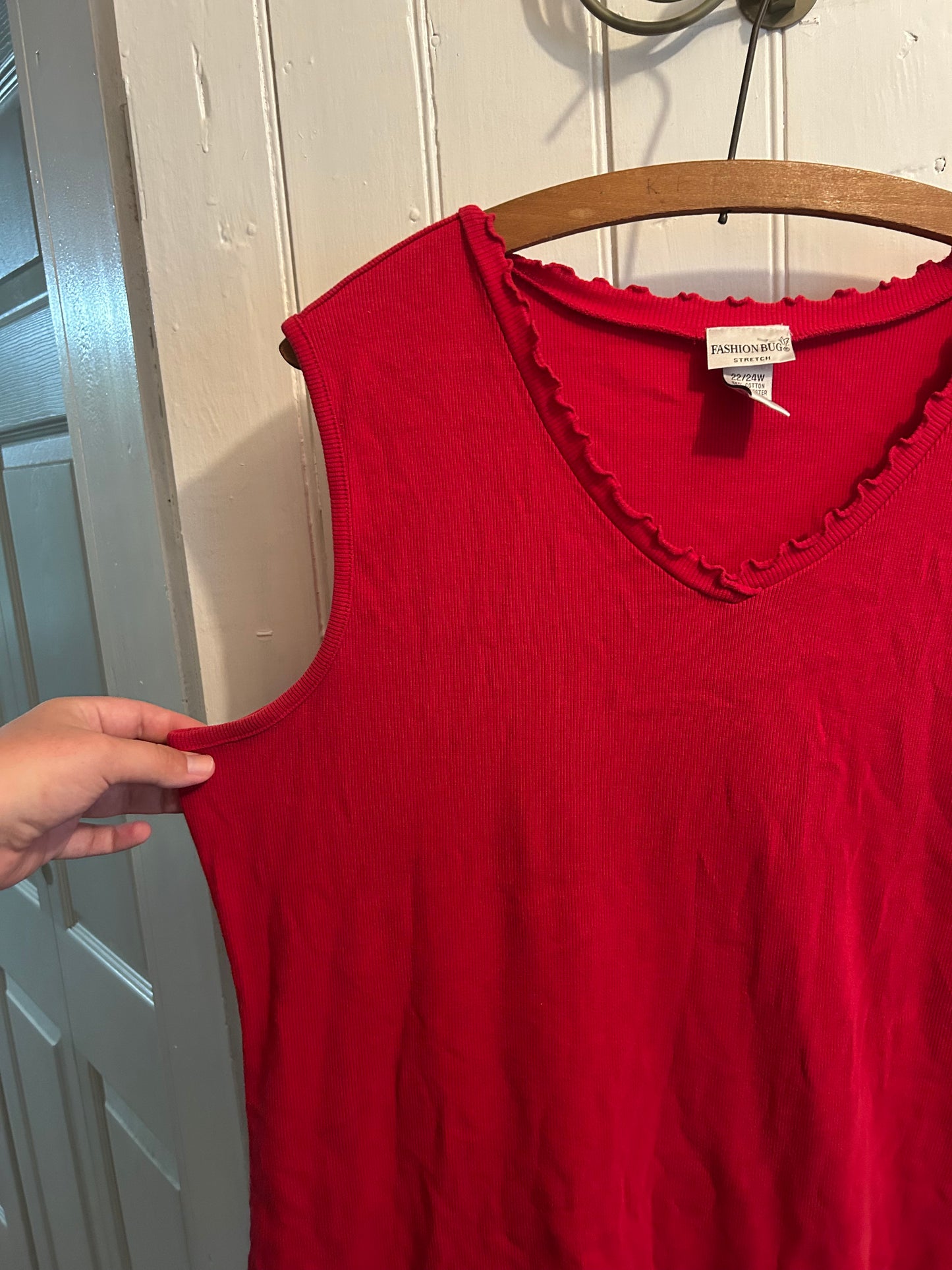 Fashion bug 22/24W red scalloped tank top