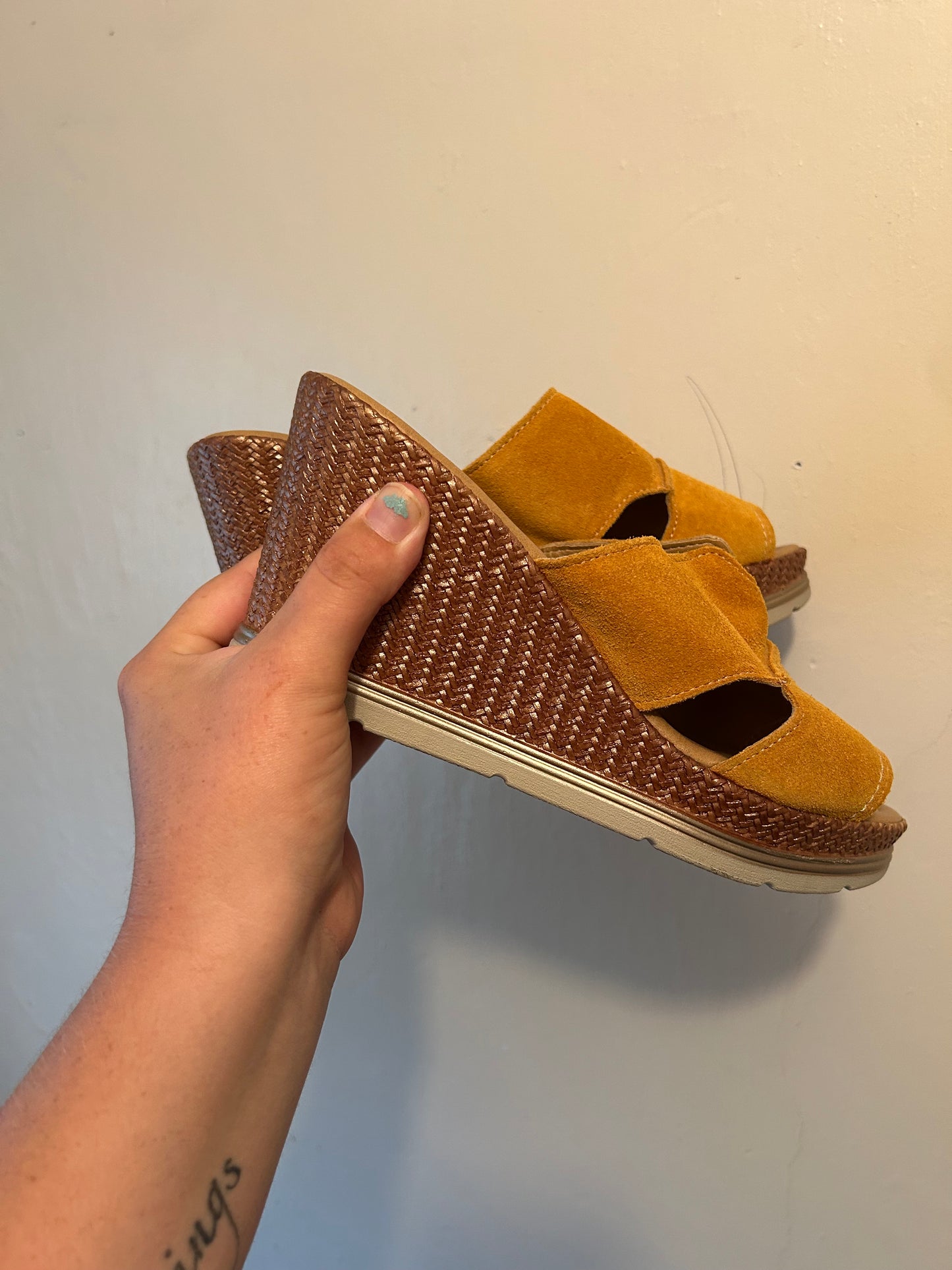 Bella Vita 7.5 orange suede wedge heel