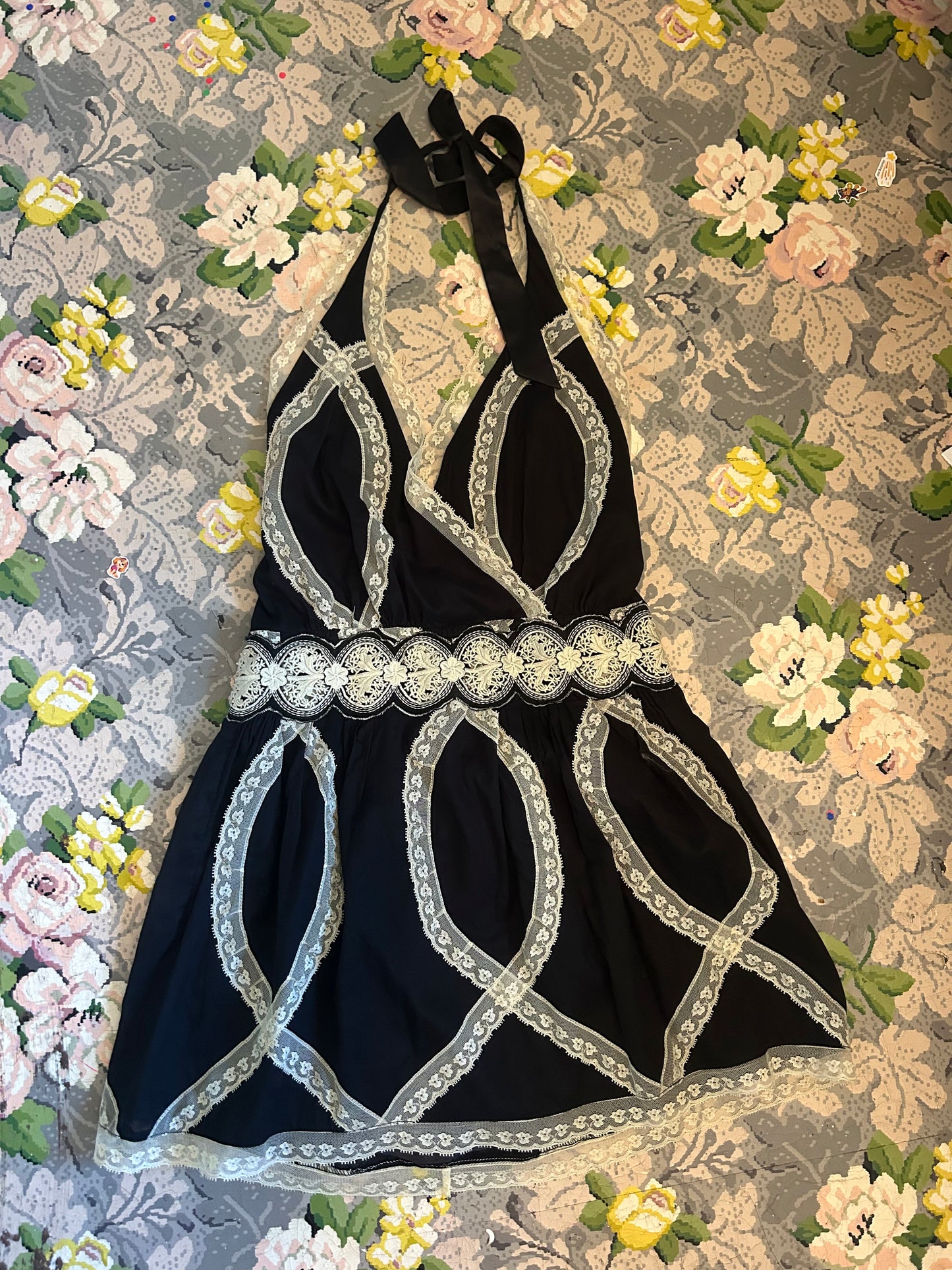 Guess by Marciano medium black silk white lace open back halter mini dress