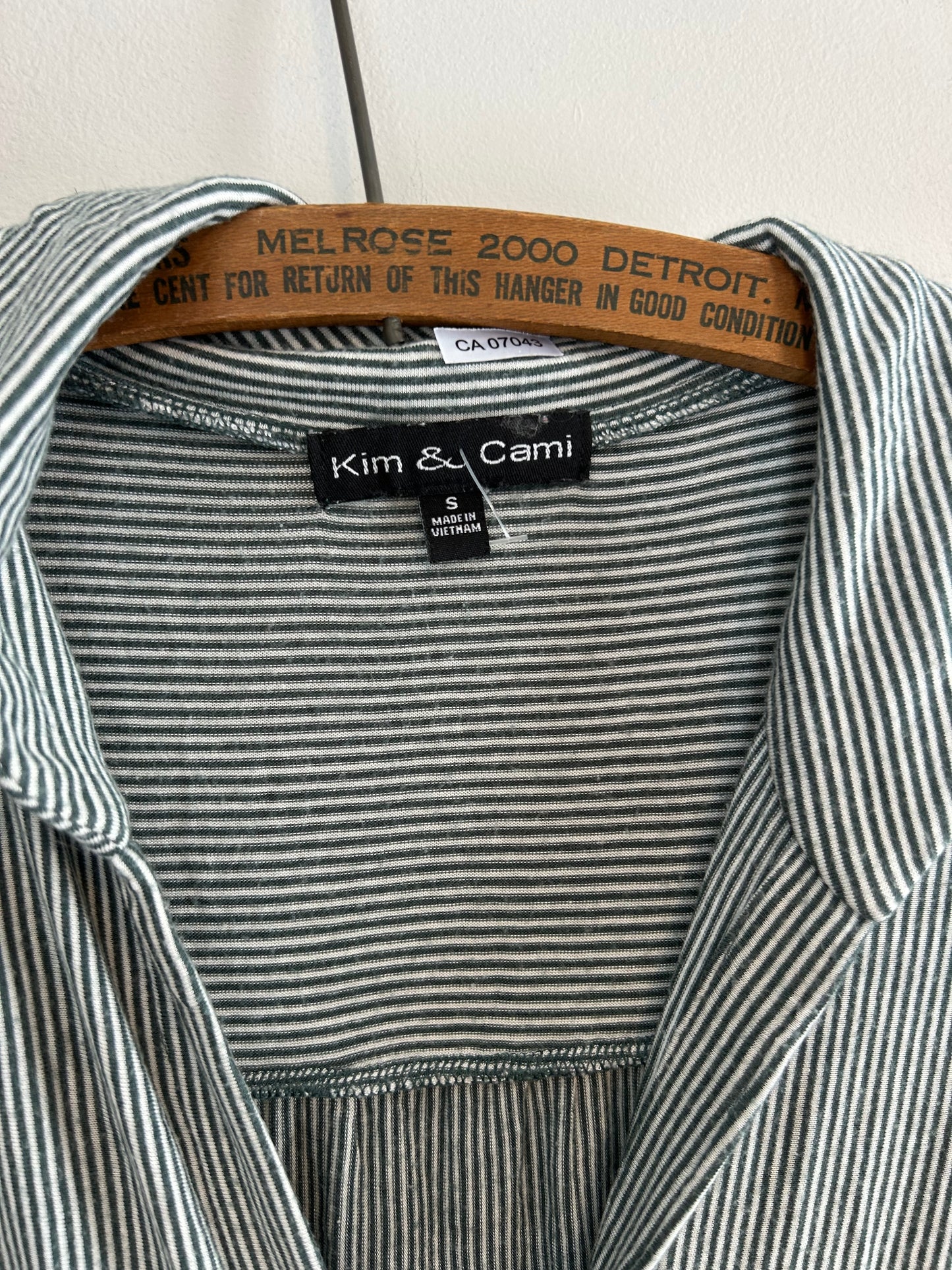 Kim & cami small green striped button up twist tie hem top