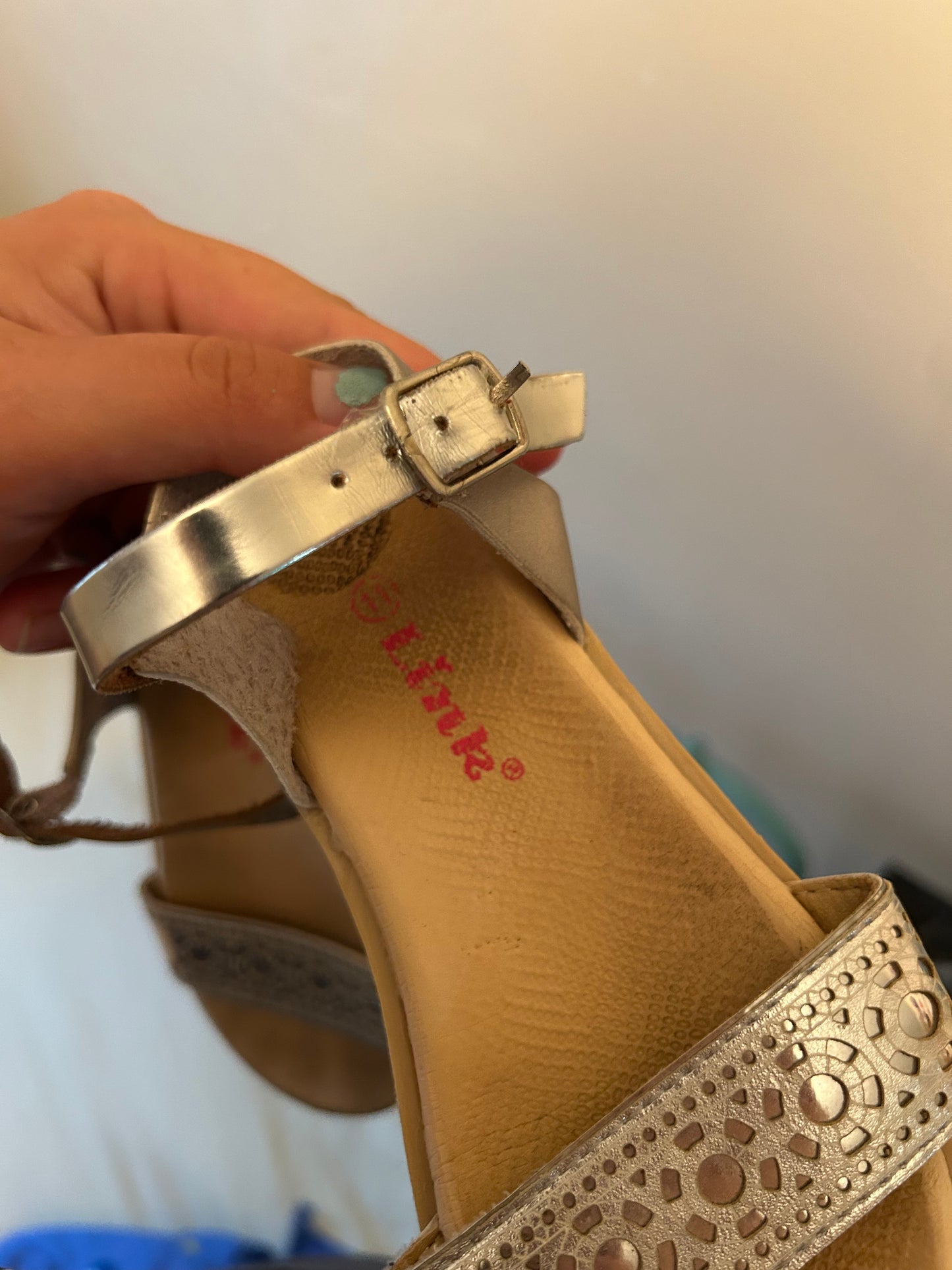 Link toddler 11 gold strapy sandals