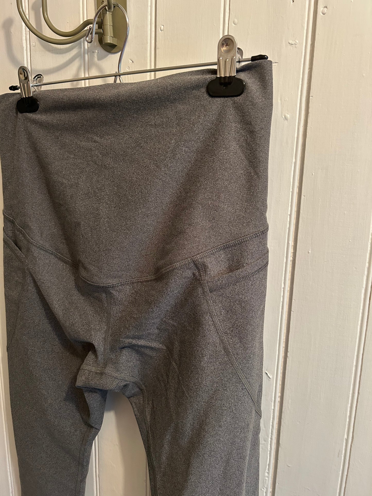 Old navy maternity medium grey athletic leggings