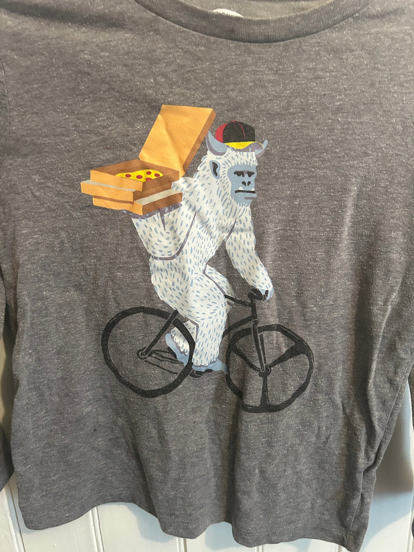 Old navy youth 8 pizza yeti graphic top