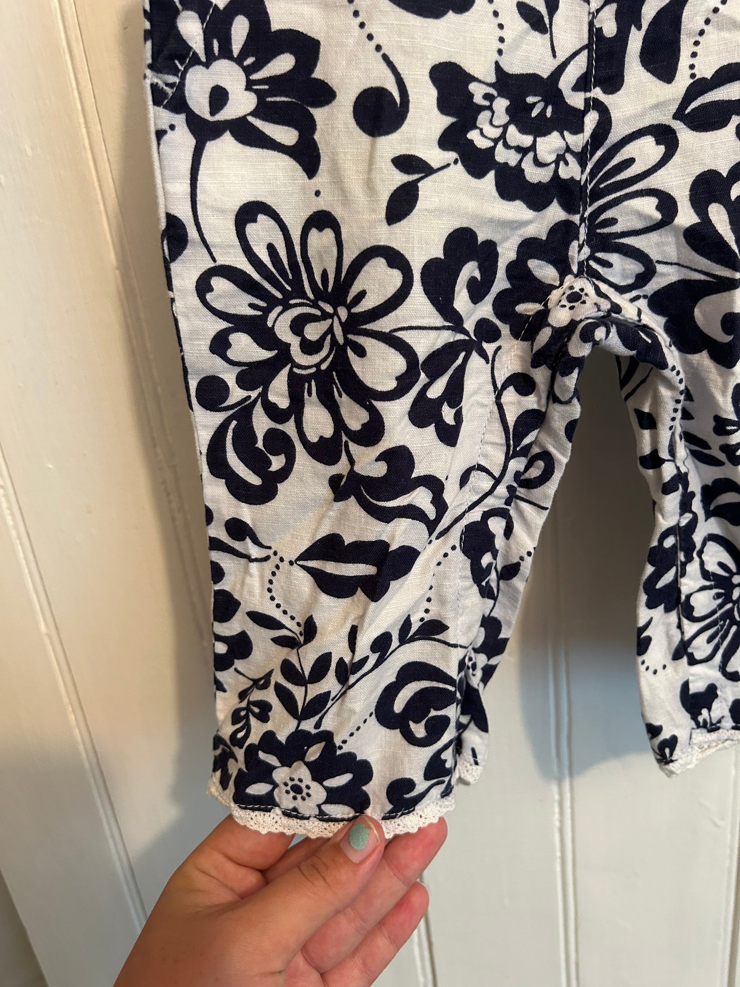 Gap 6/12m black & white floral linen pants