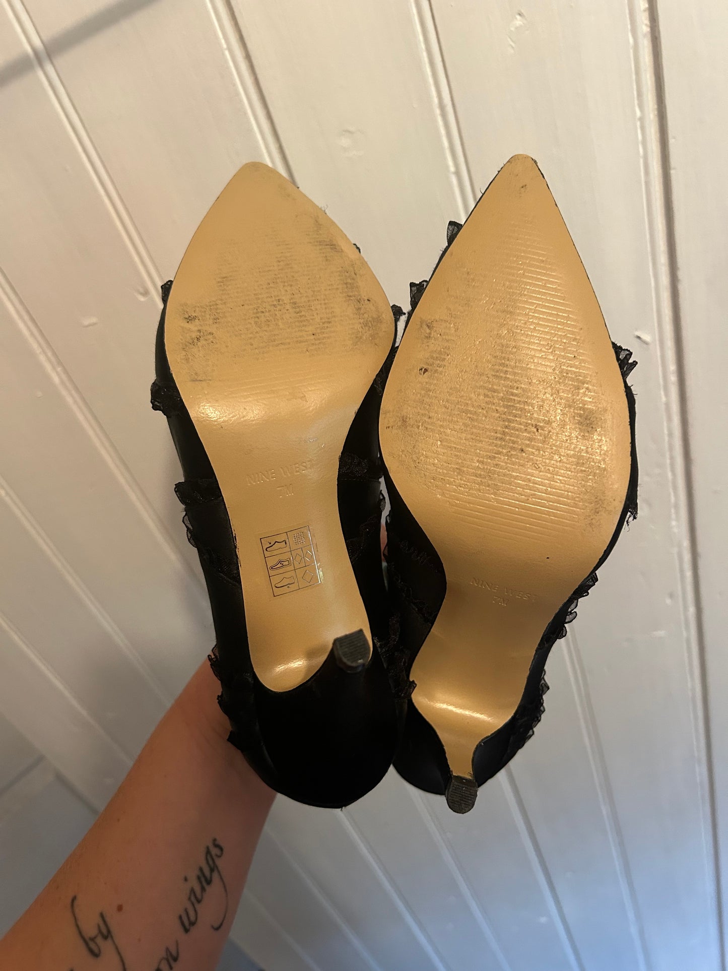 Nine West 7 black ruffle heels