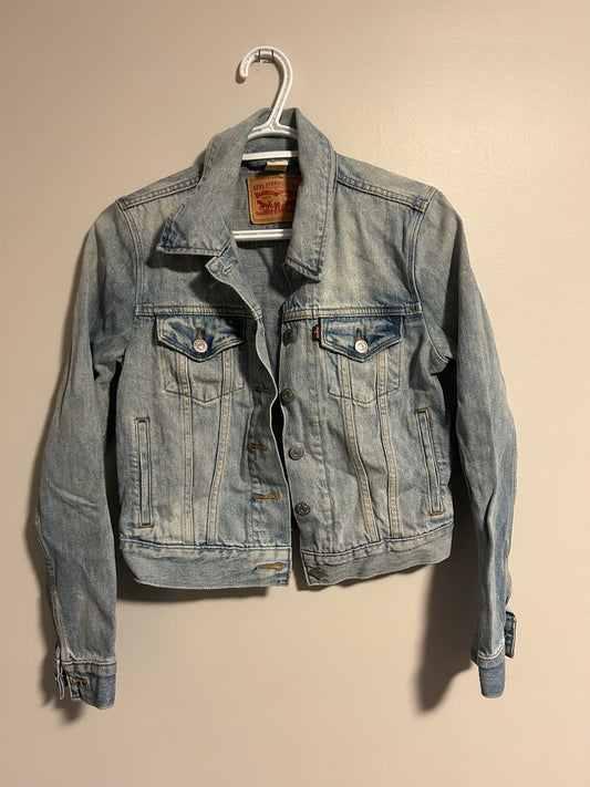 Levi women’s small light wash denim jacket