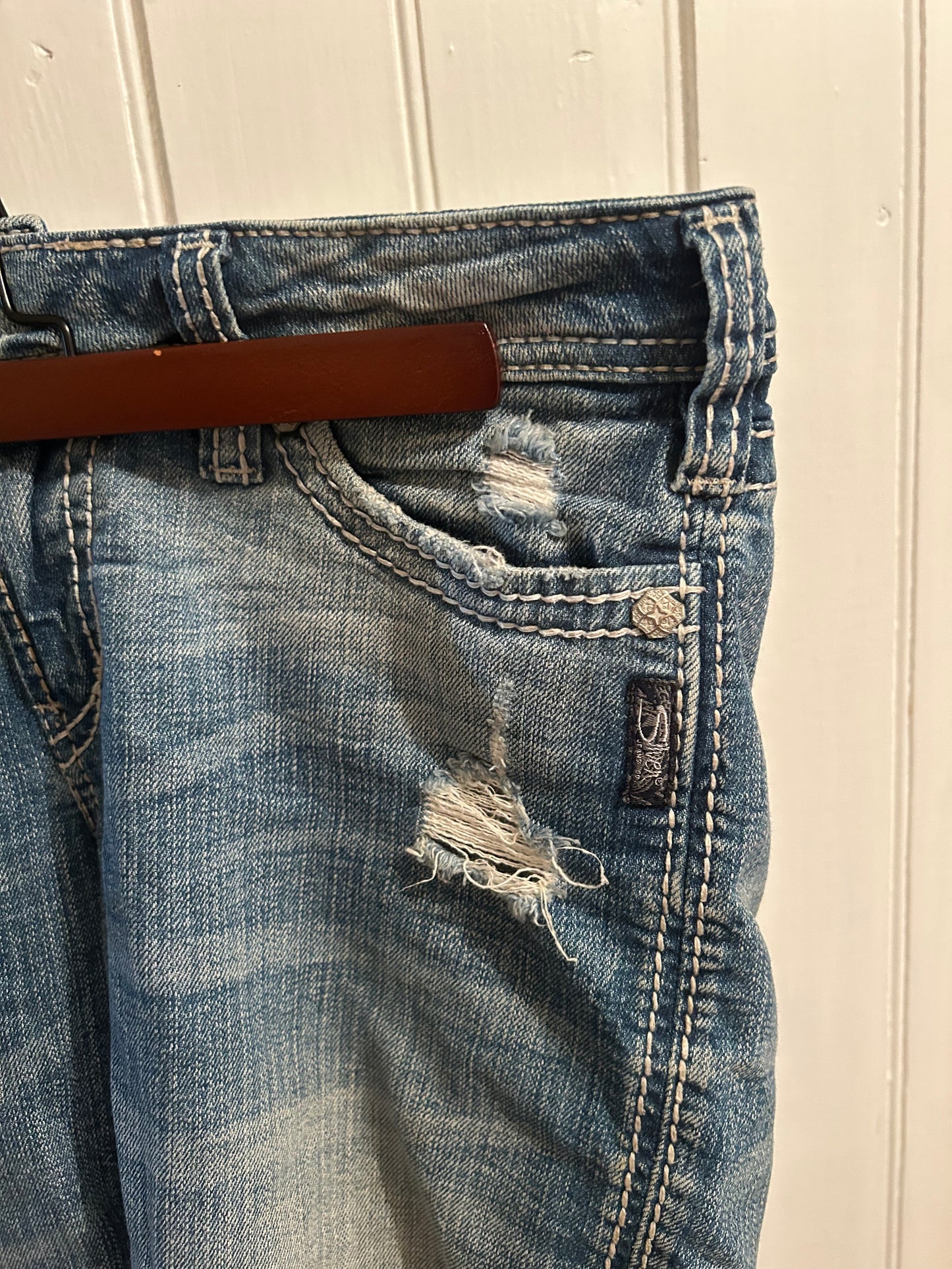 Silver jeans women’s 29 medium wash Bermuda denim shorts